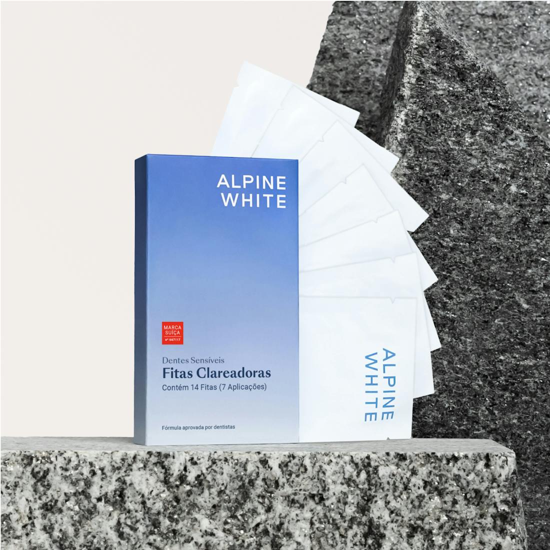 Fitas Clareadoras Sensíveis ALPINE WHITE – clareamento dental suave, seguro e eficaz, ideal para dentes sensíveis. Tecnologia suíça sem peróxidos, resultados visíveis em apenas 3 dias.