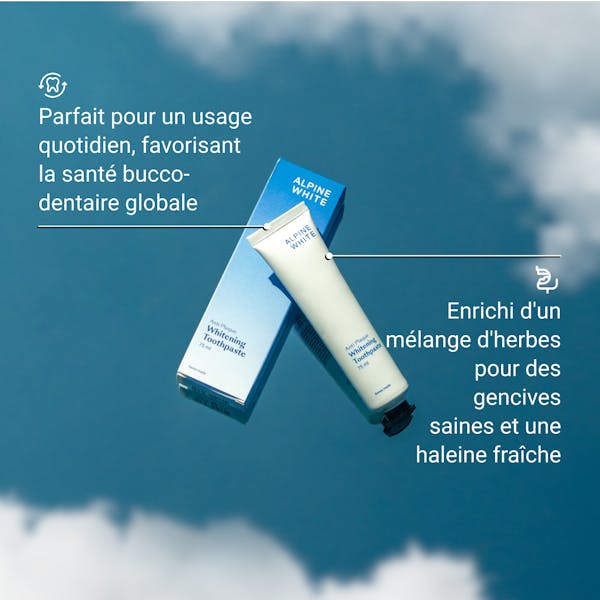 Dentifrice Blanchissant Anti-Plaque Alpine White, spécialement conçu pour éliminer efficacement la plaque dentaire tout en blanchissant vos dents en douceur. Formule suisse sans peroxyde, vegan, idéale pour un usage quotidien.