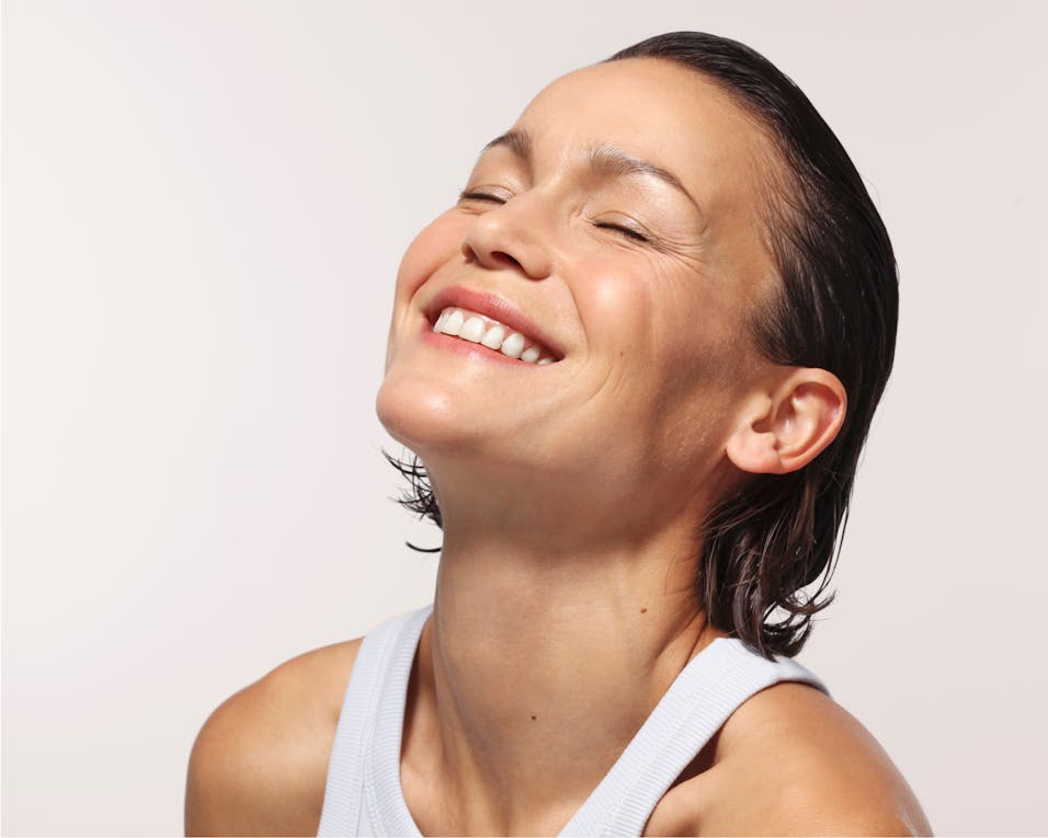 Fitas Clareadoras Sensíveis ALPINE WHITE – clareamento dental suave, seguro e eficaz, ideal para dentes sensíveis. Tecnologia suíça sem peróxidos, resultados visíveis em apenas 3 dias.