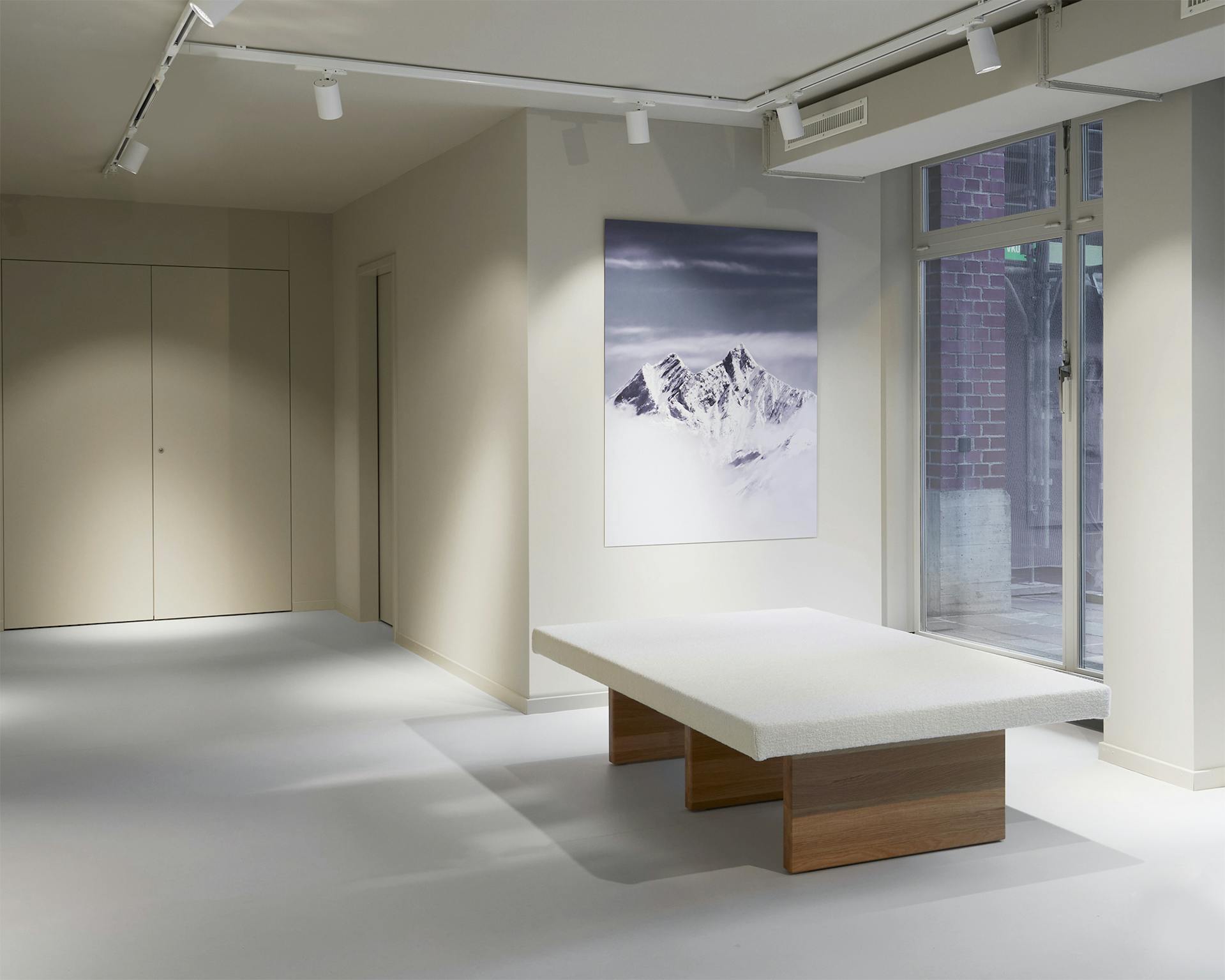 Studio Stadelhofen, Alpine White