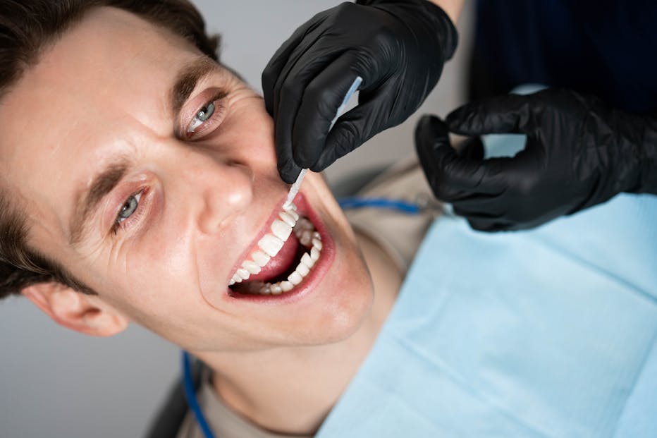 moderne Zahnfüllungen, Karies, Zahnlöcher, Inlays, Kompositfüllungen, Caries Repair, Zahngesundheit, effektive Lösungen, Bohrer, Angst, wiederherstellen