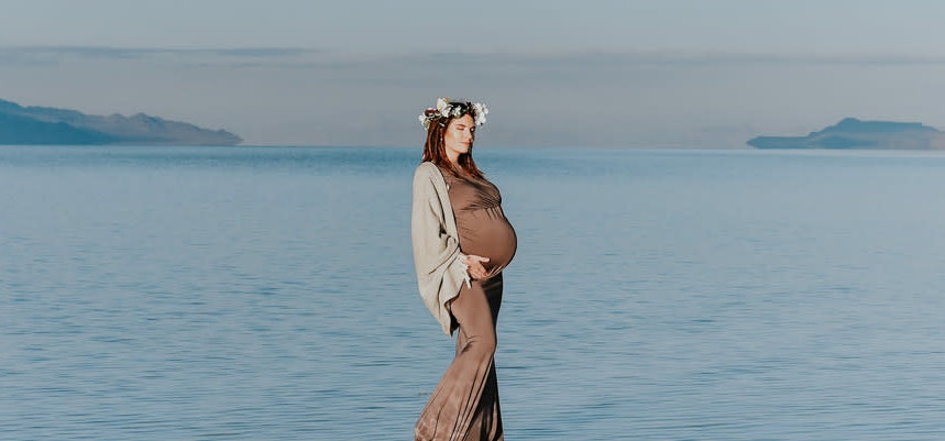 pregnant women at the beach
