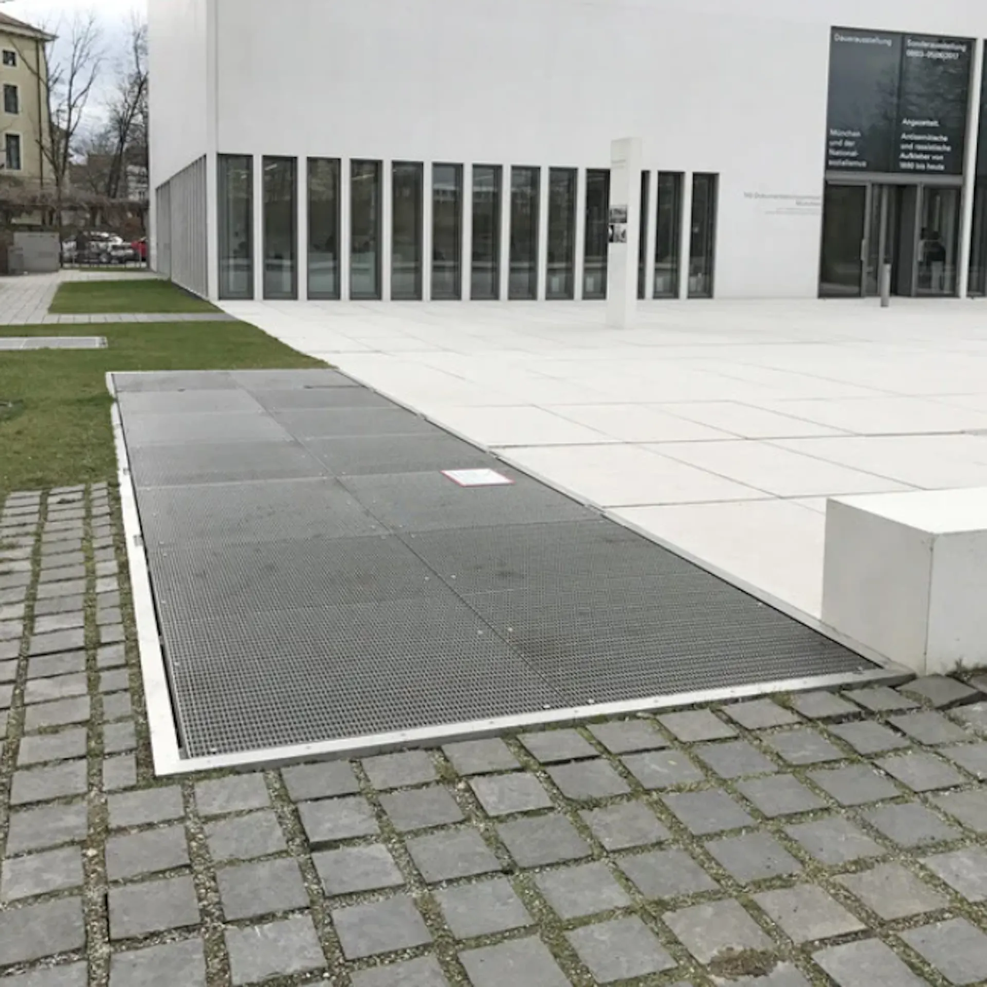 Neyðarútgangar ACO