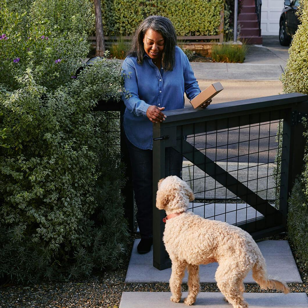 Photo of an Alto diabetes customer receiving her medication delivery in her front yard