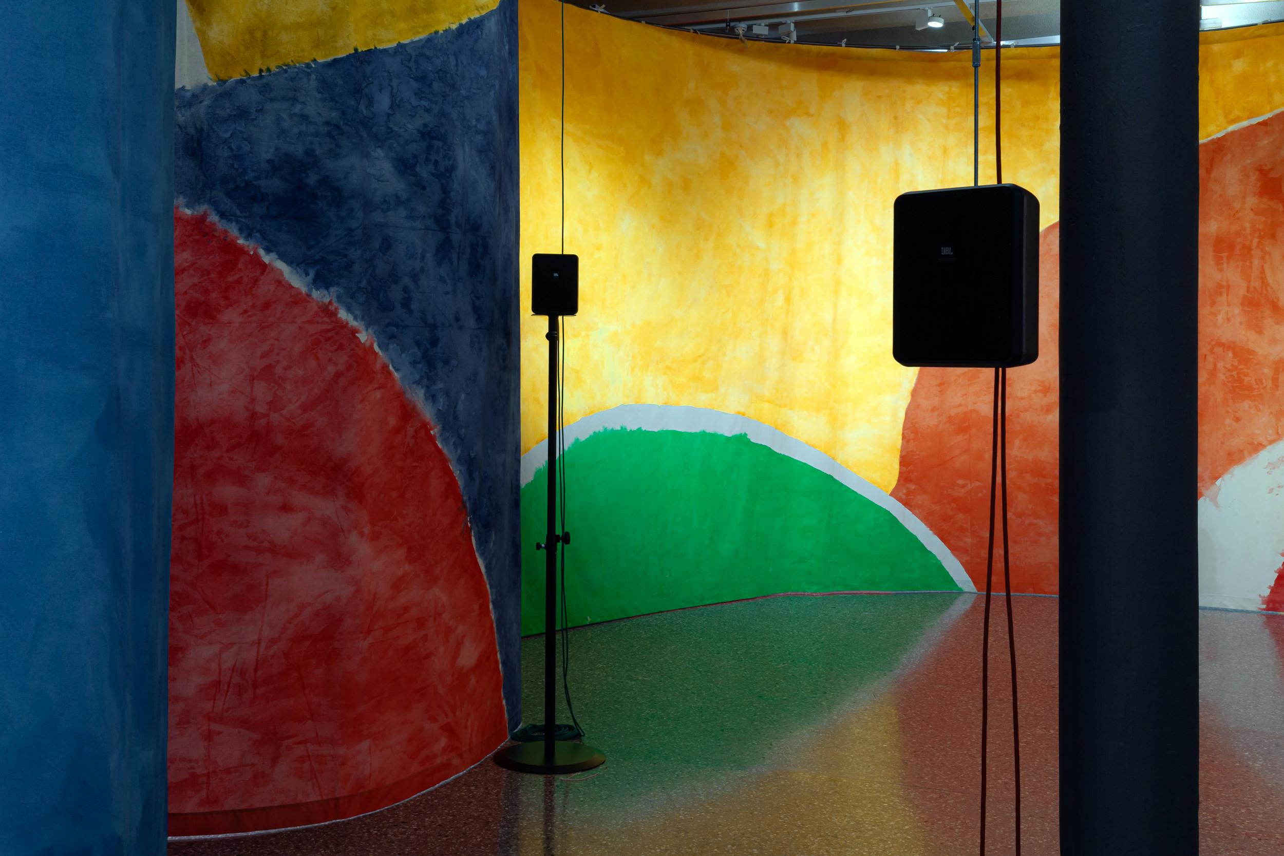 Meris Angioletti e Ulla von Brandenburg  – Sul vestito lei ha un corpo.