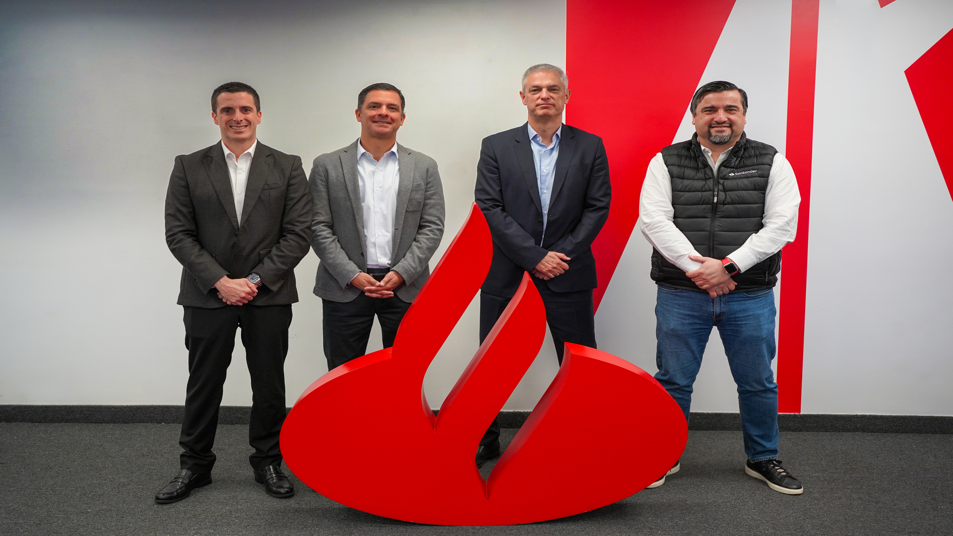 Altos Andes y Santander Consumer Perú 