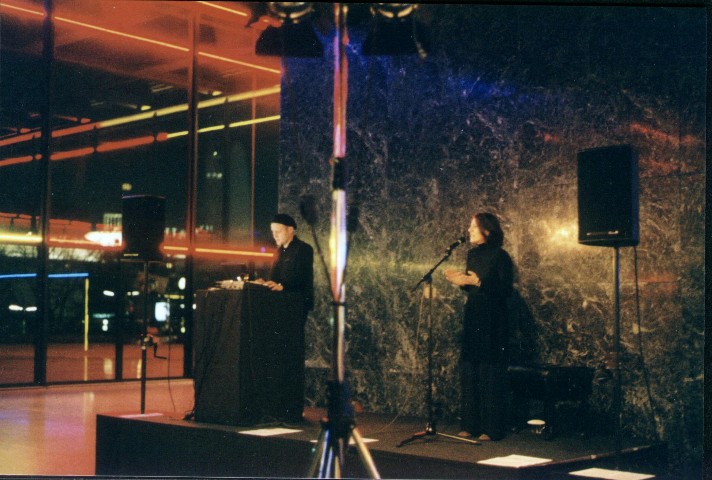 Zeitblom & Amelia performing at Lange Nacht der Museen (Nationalgalerie, Berlin, 2003)