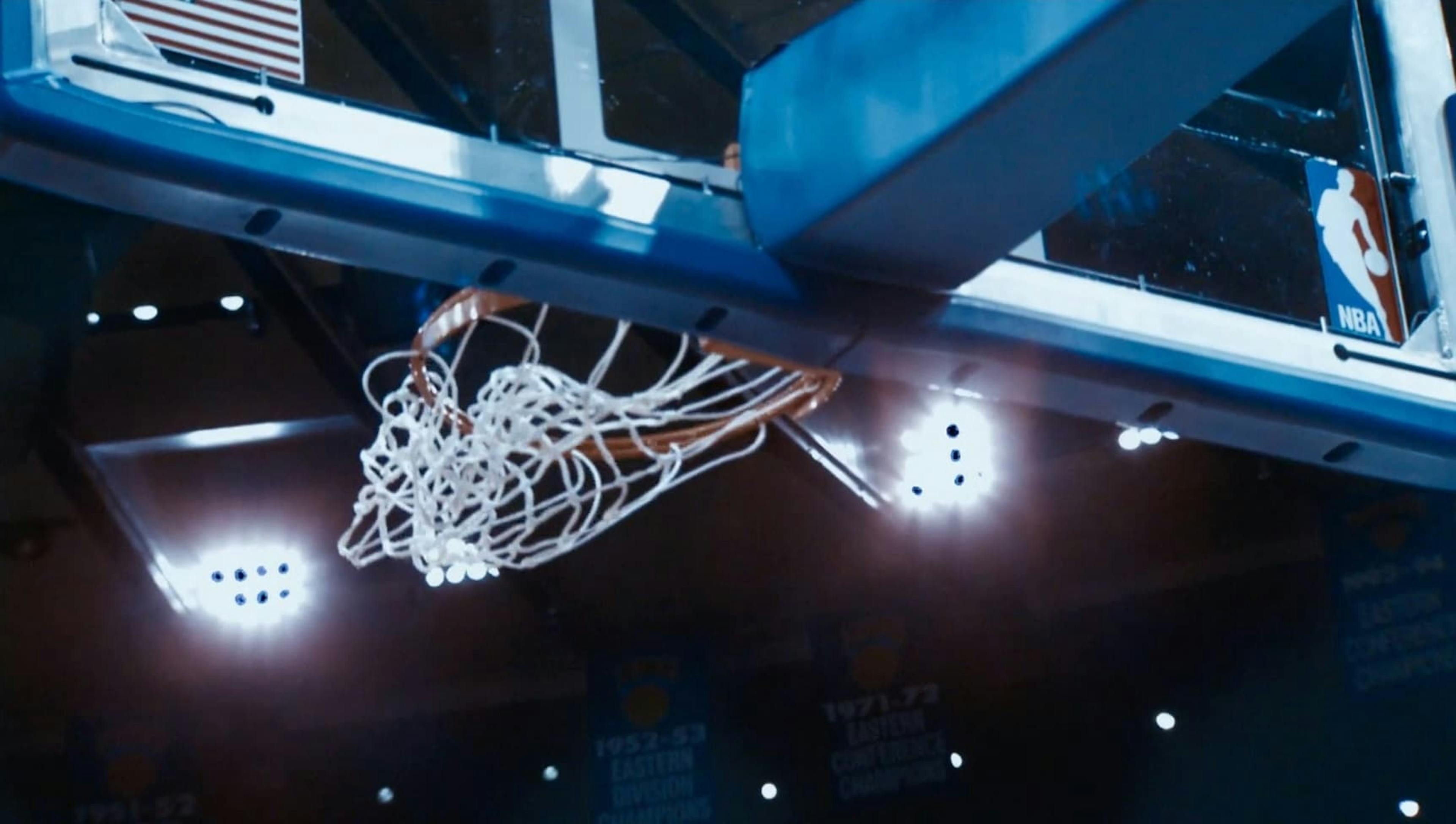 Basketball hoop