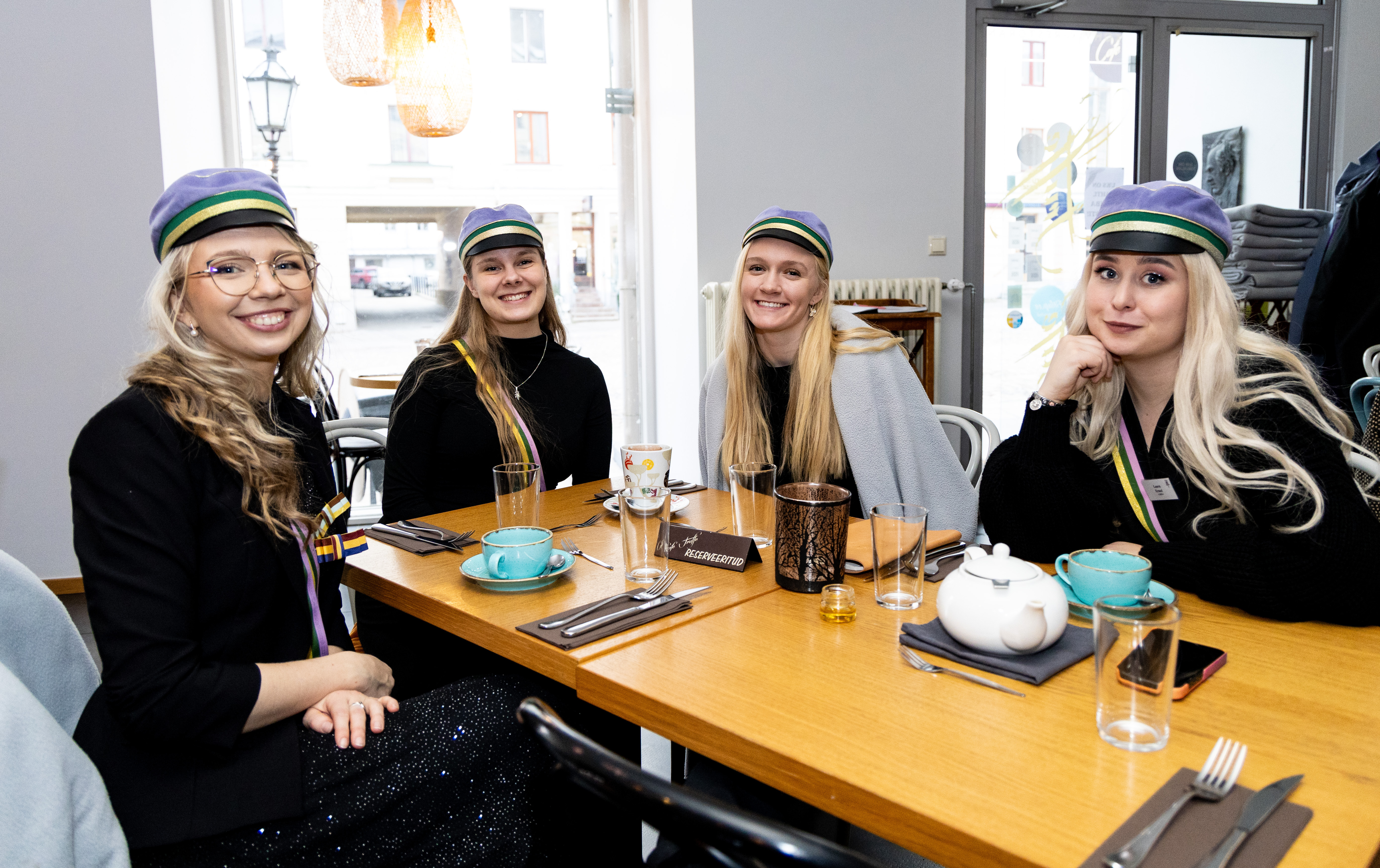 Tänapäevased liikmed restoranis