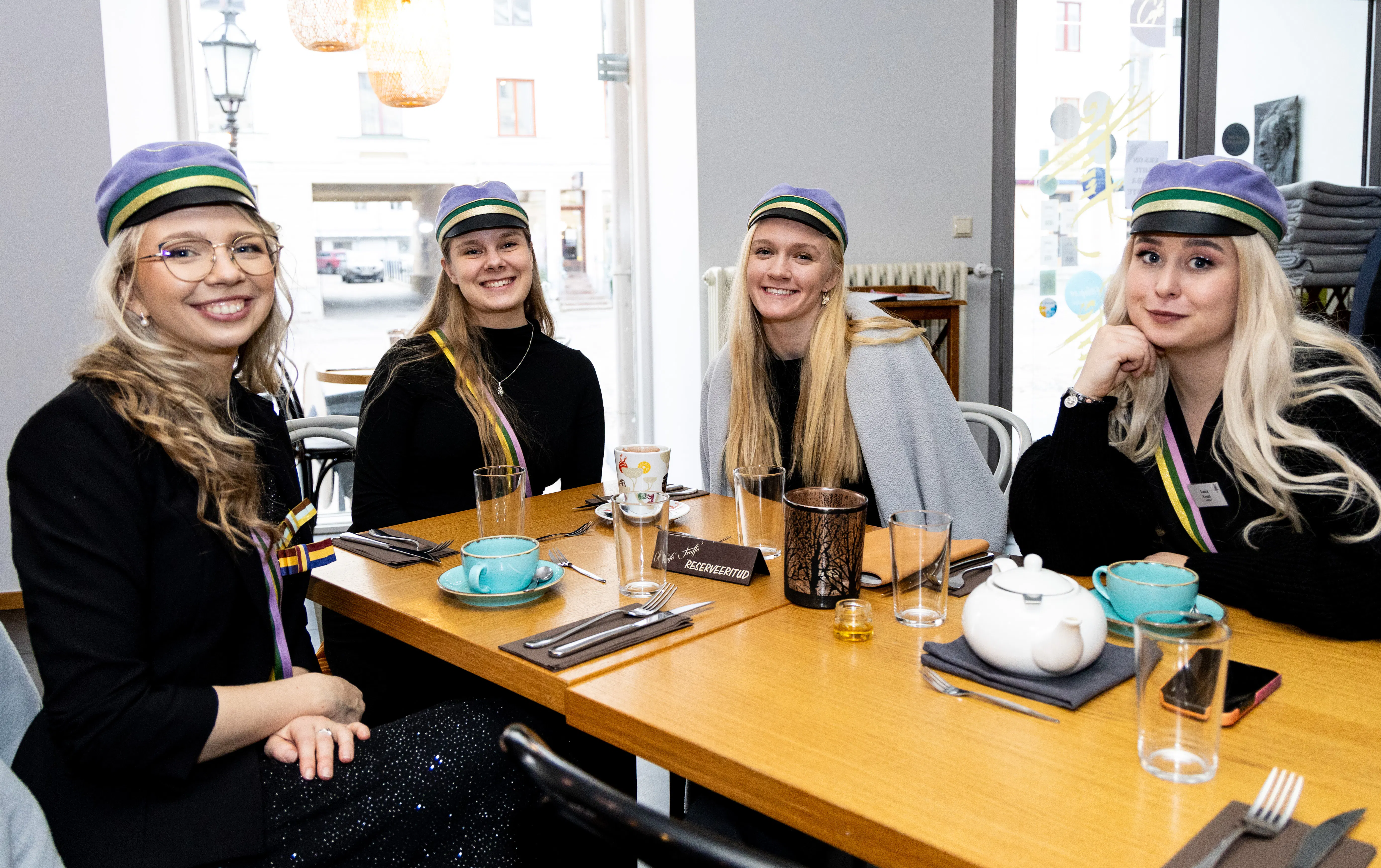Tänapäevased liikmed restoranis