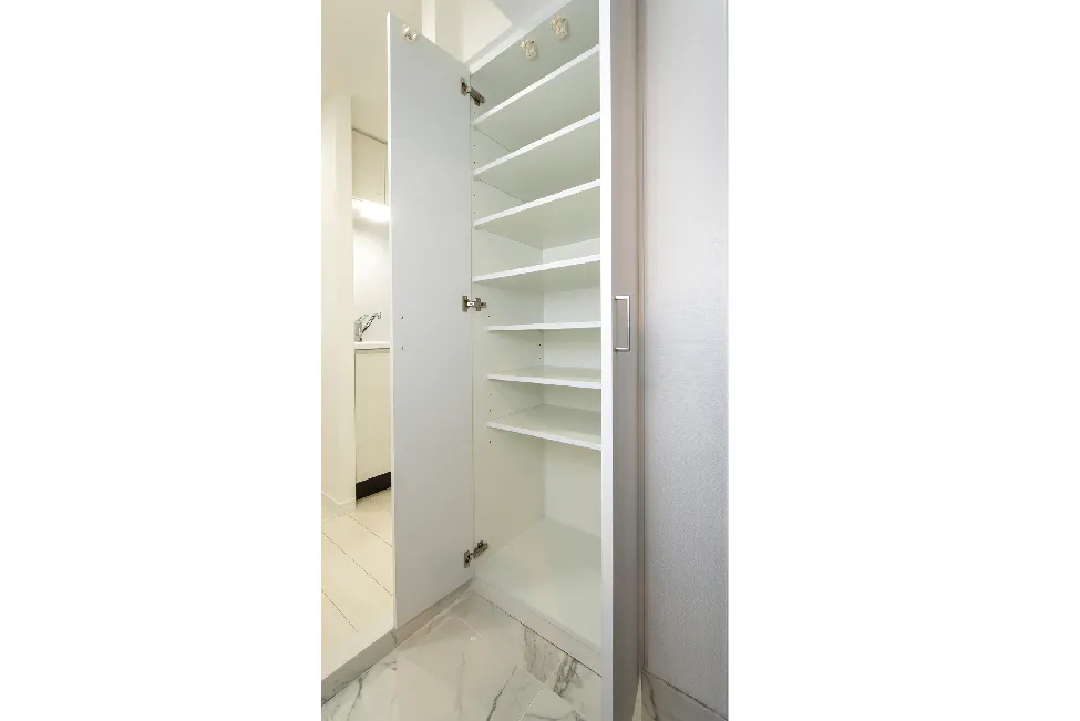 メインステージ五反野Ⅱ_下足入れ