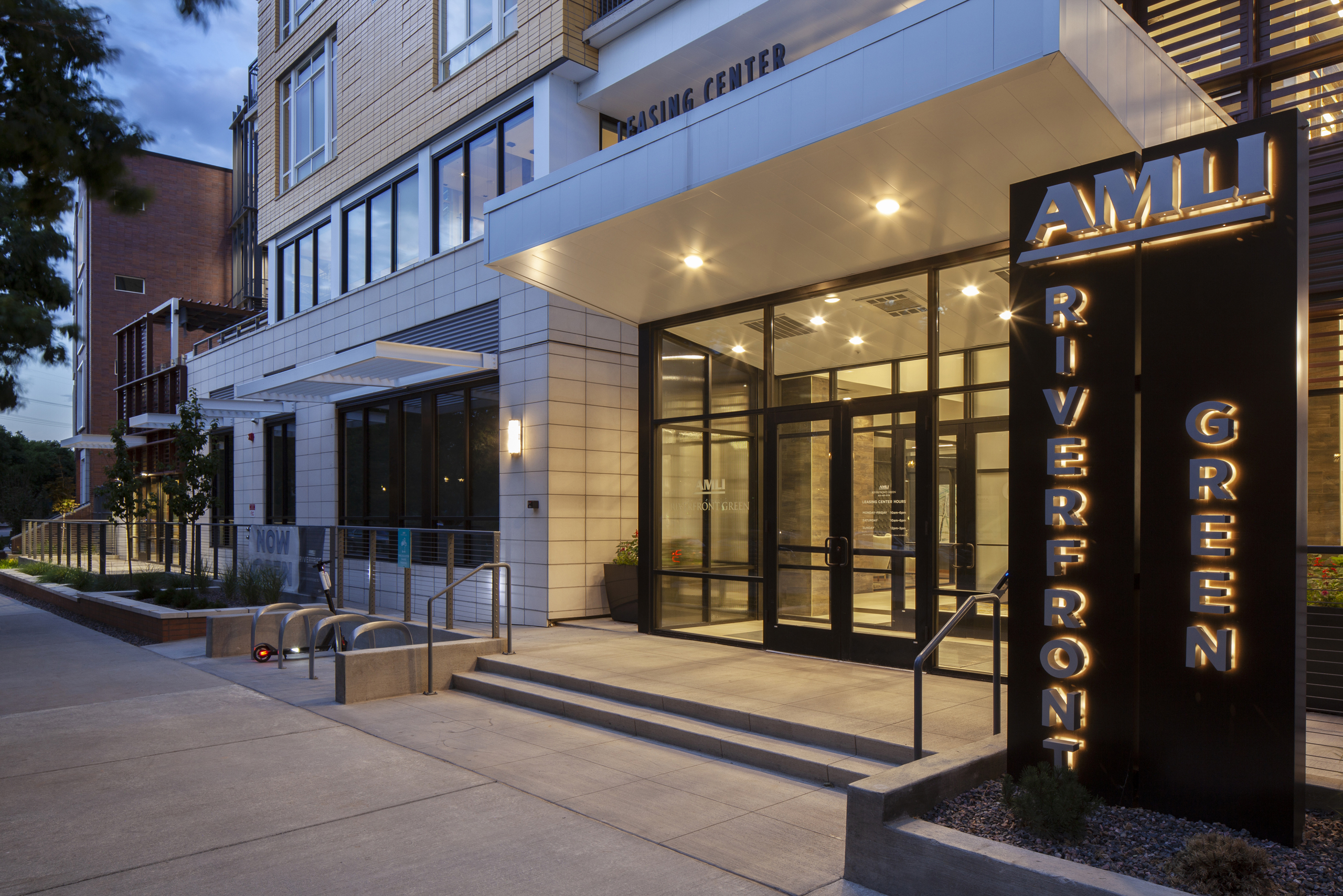 AMLI Riverfront Green exterior sign - Denver, CO