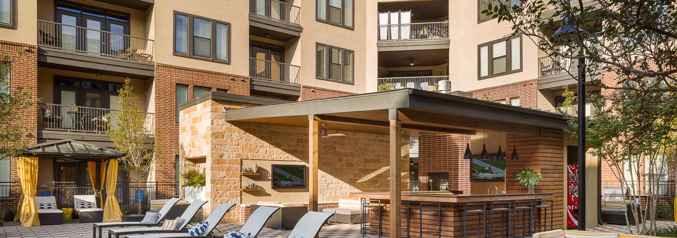 AMLI West Plano gazeebo with covered seating