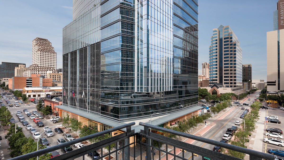 Downtown Austin Apartments | AMLI Downtown