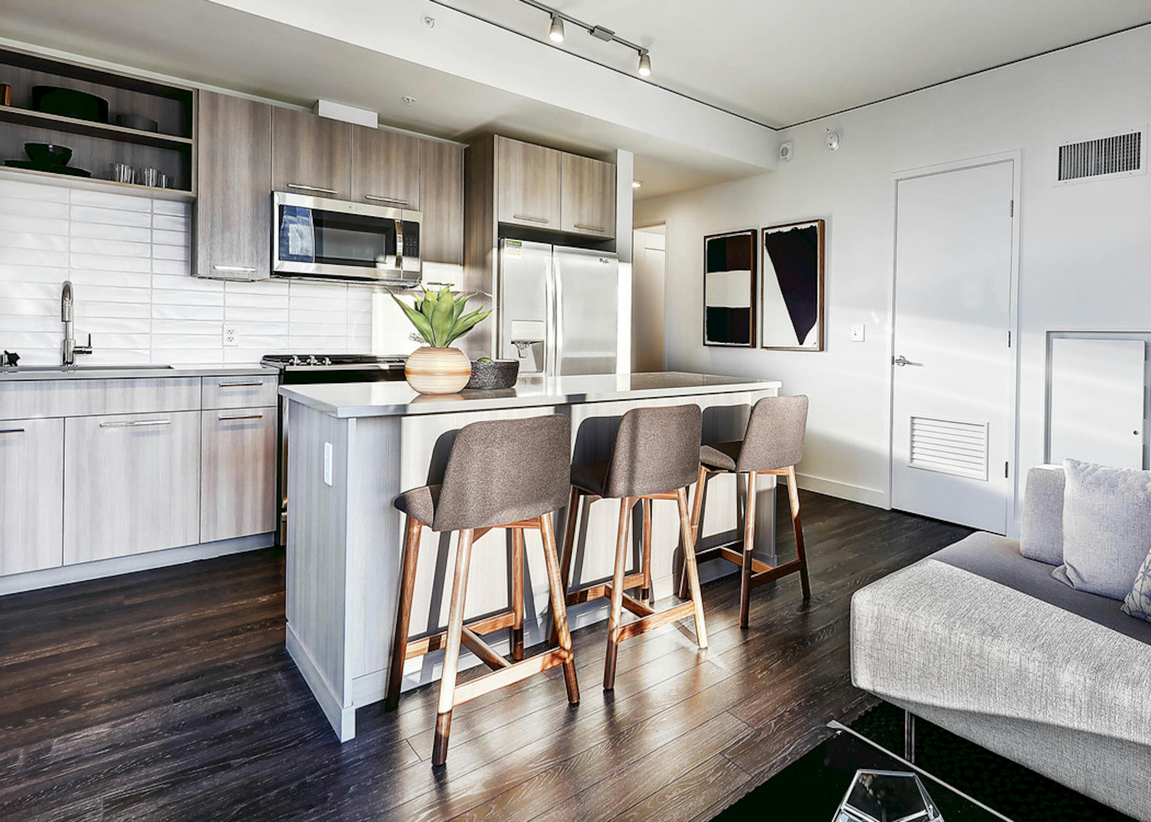 Interior view of AMLI Arc kitchen with tile back splashes and under-cabinet lighting 