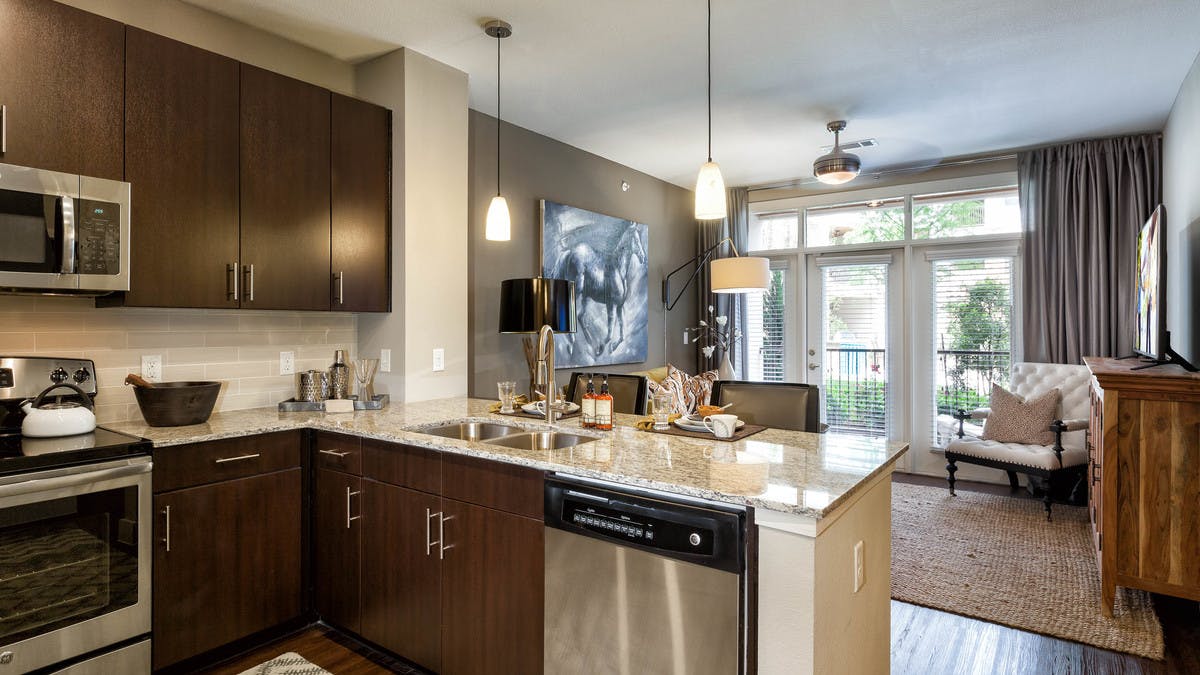 Luxury Apartments in Las Colinas AMLI Campion Trail