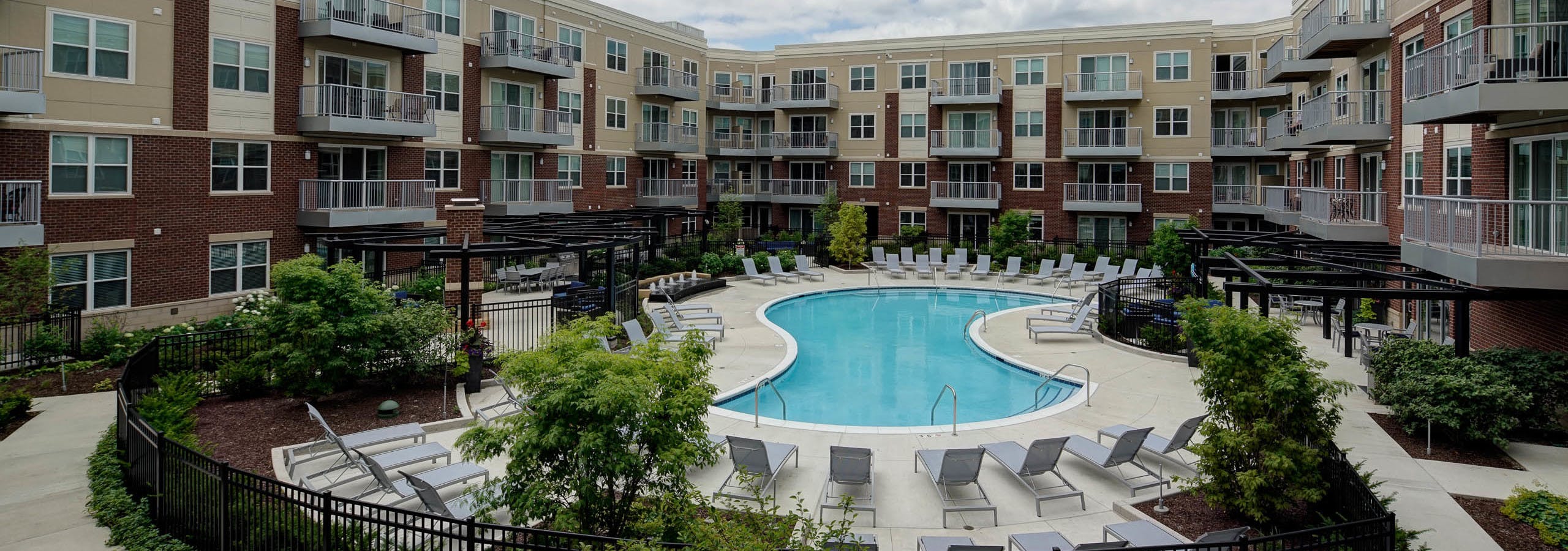 Https Wwwamlicom Apartments Chicago Near North Suburbs Apartments Amli Deerfield