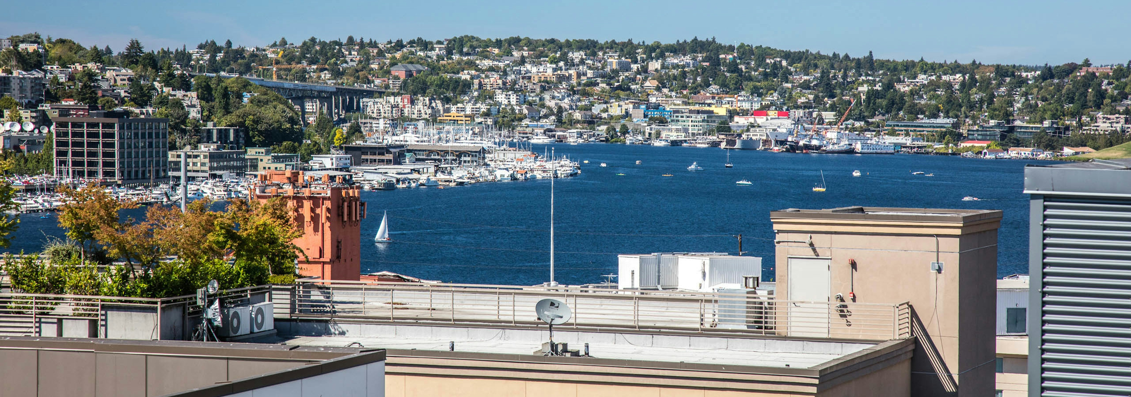 Beautiful sunny daytime view of South Lake Union Wallingford and Fremont from the AMLI 535 apartment rooftop deck