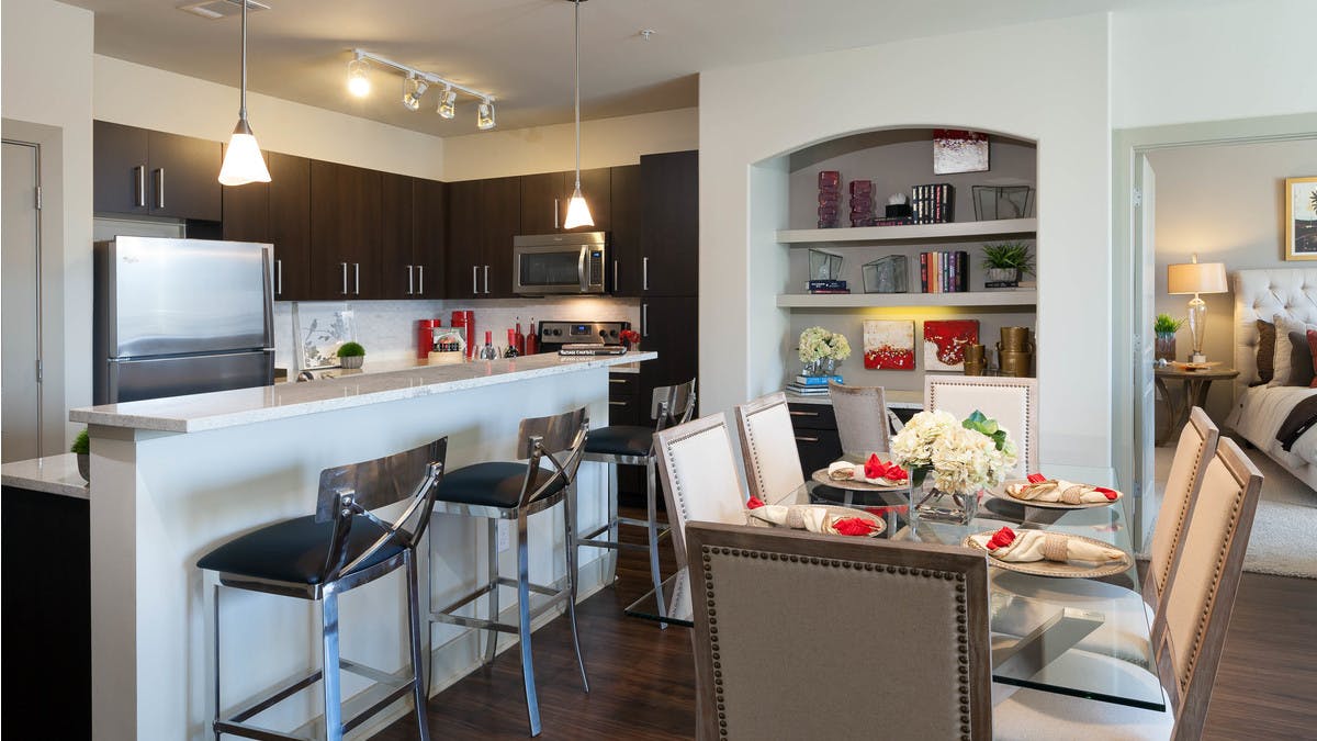 AMLI Apartment Lounge
