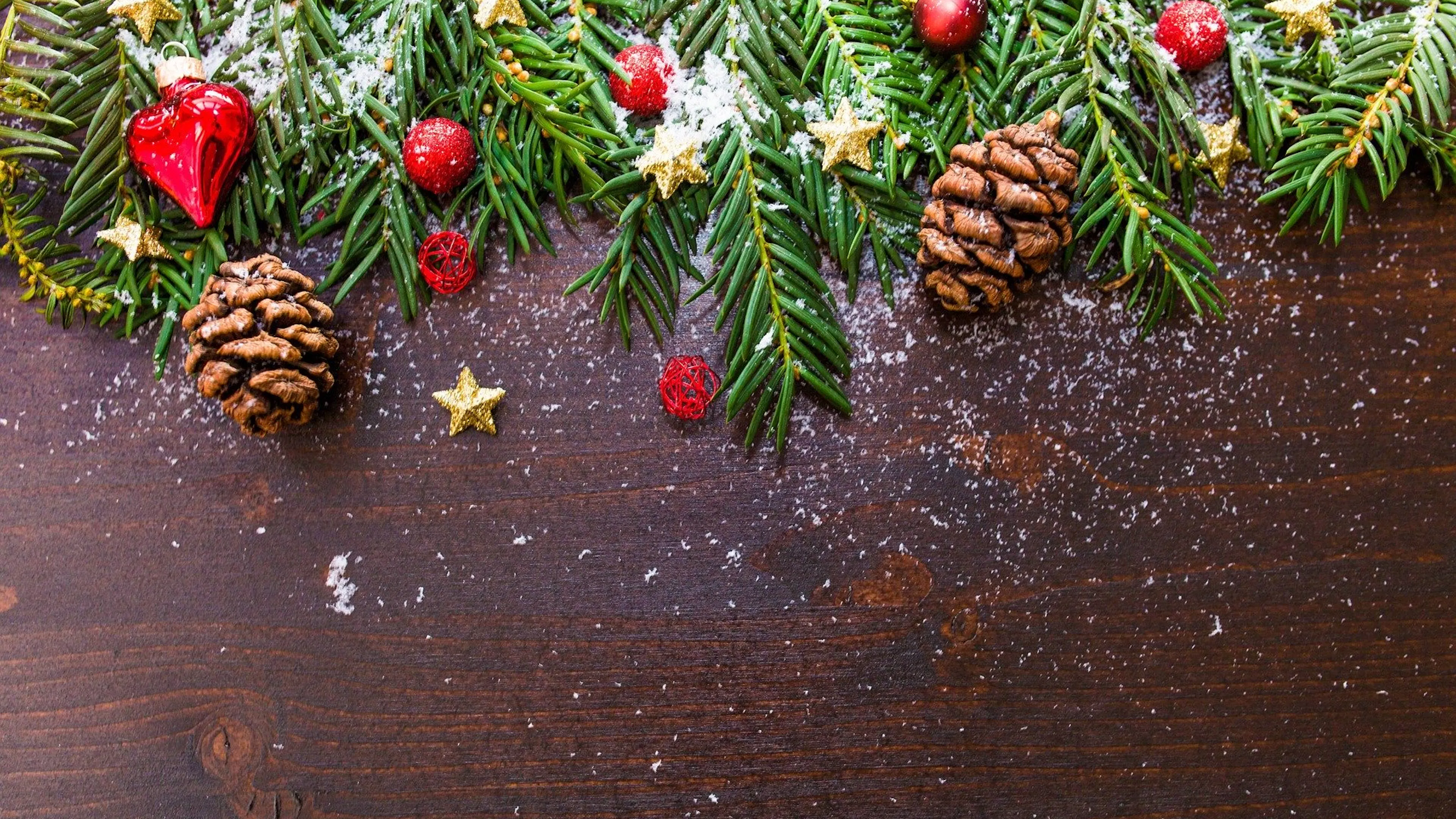 Holiday decorations with pine cones and branches