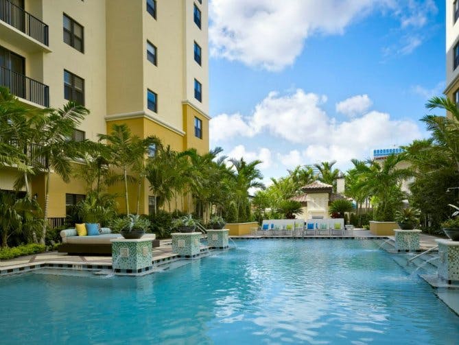 Amazing Florida Luxury Apartment Pool 