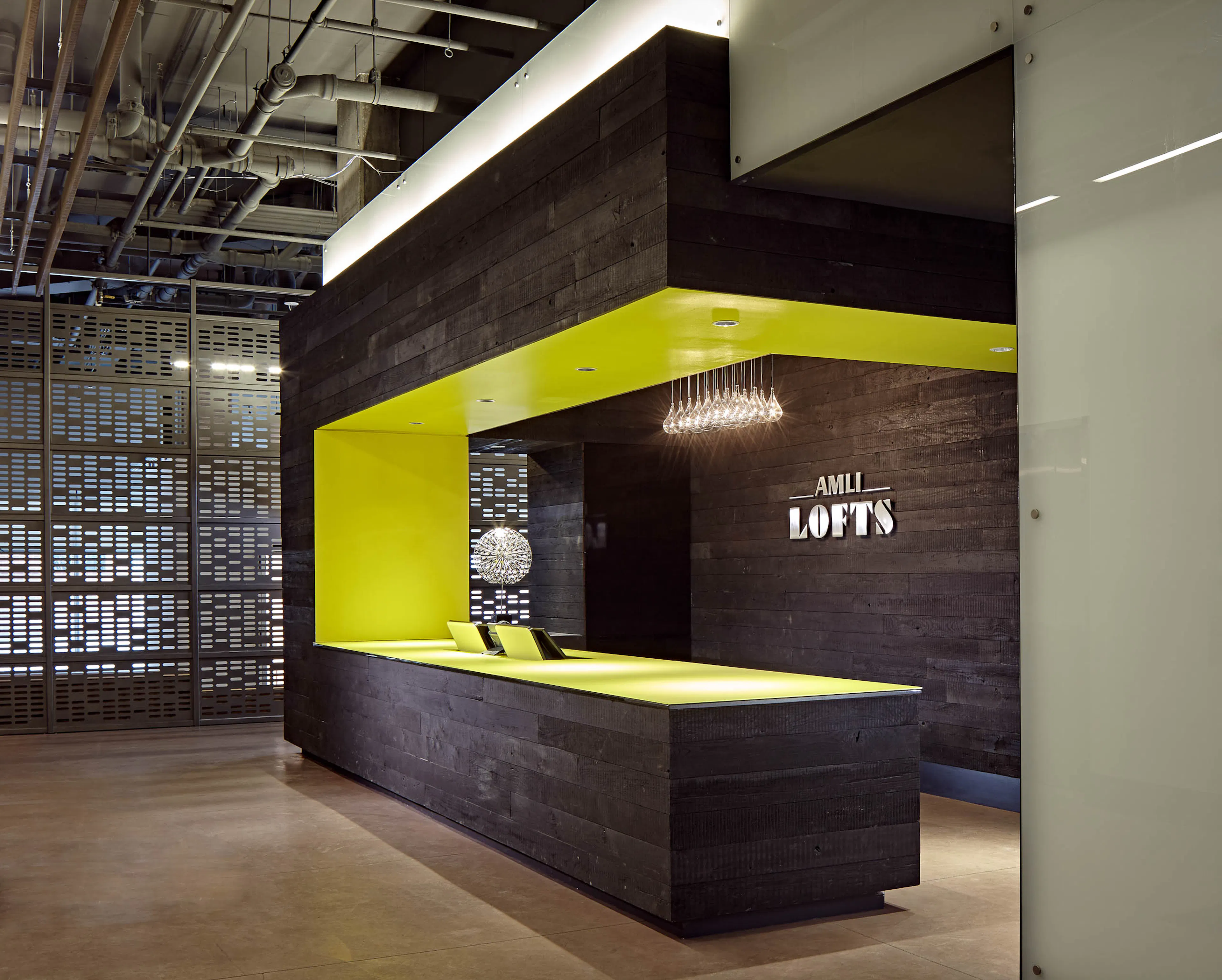 AMLI Lofts lobby seating area - Chicago, IL