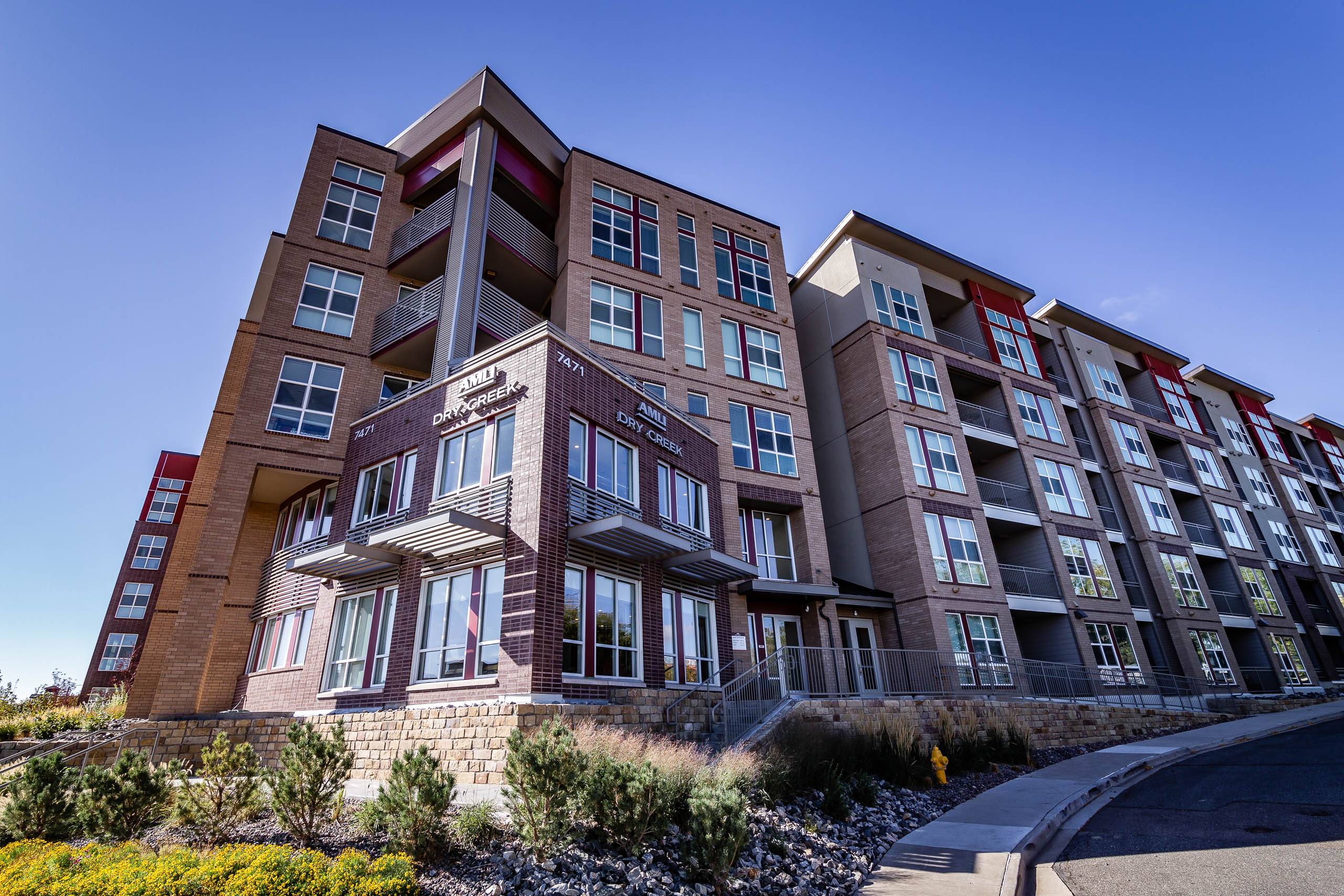 Centennial Apartments near Greenwood Village AMLI Dry Creek