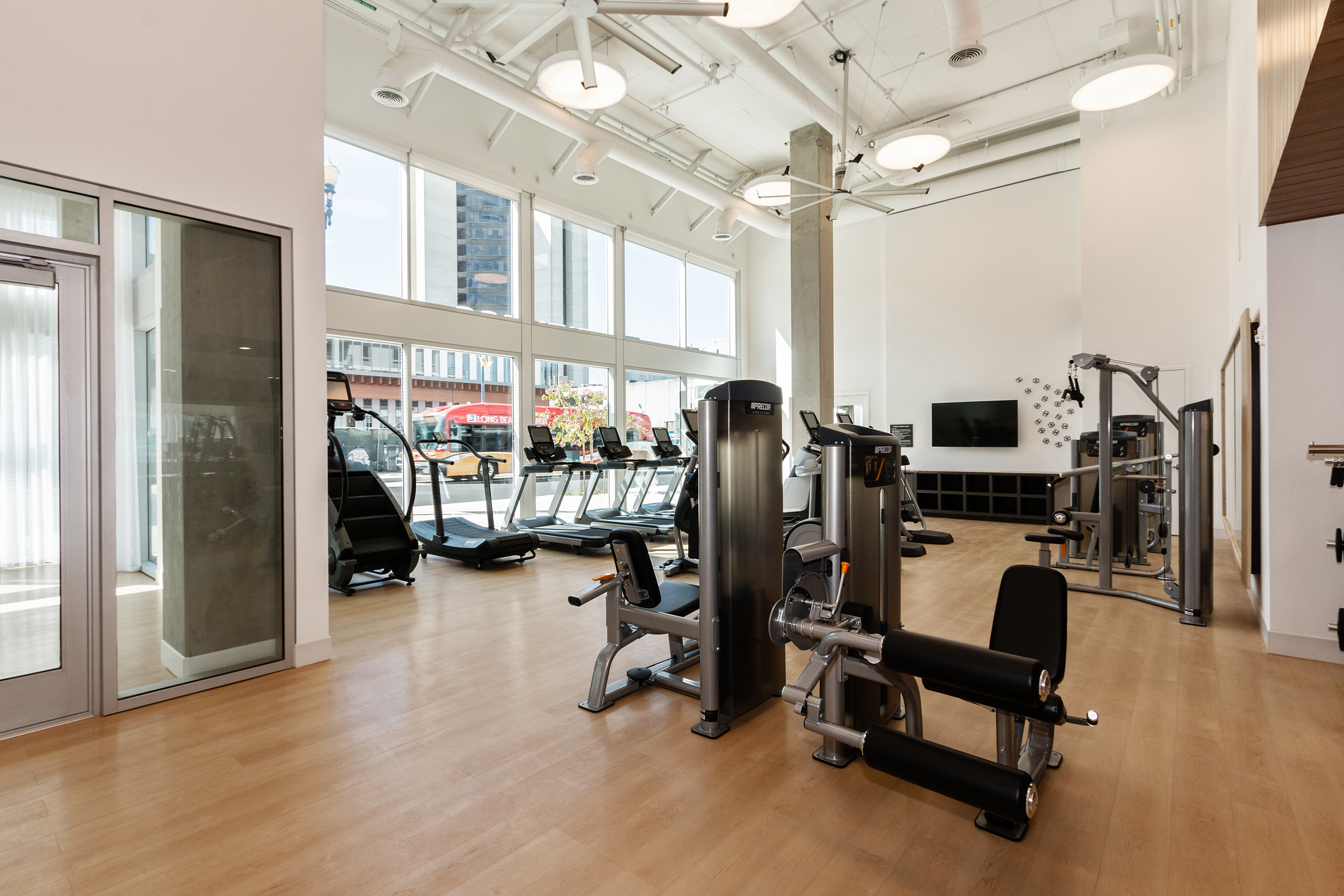 Luxury Apartments Long Beach Amenities AMLI Park Broadway