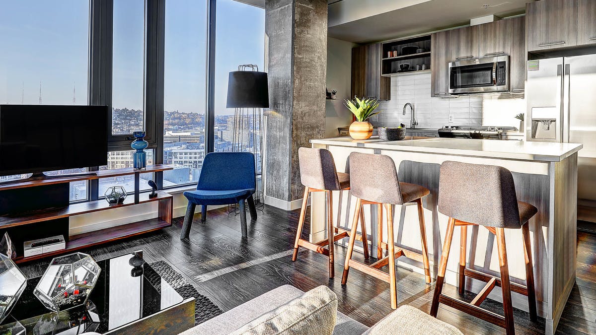 AMLI Apartment Lounge
