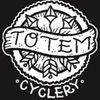 https://images.prismic.io/amli-website/4928ee0209c1ffd5bc7b169327d009b391e87ee2_riverfront-green_perks_totem.jpg?auto=compress,format
