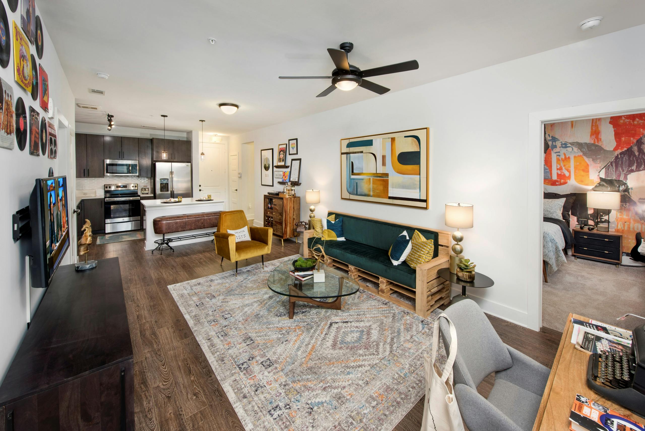 1, 2 & 3 Bedroom Apartments in Decatur AMLI Decatur