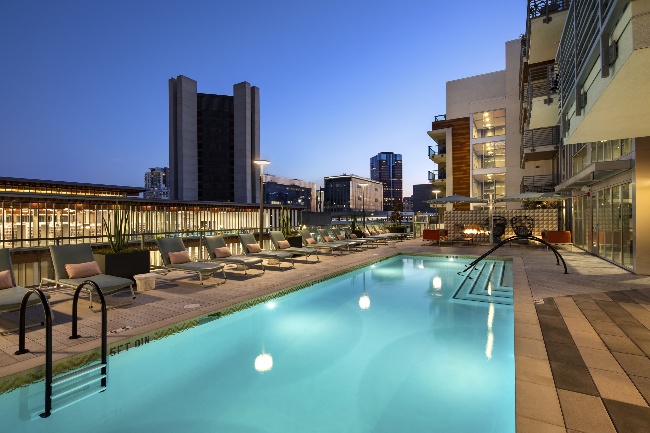 AMLI Park Broadway | Luxury Apartments in Long Beach CA