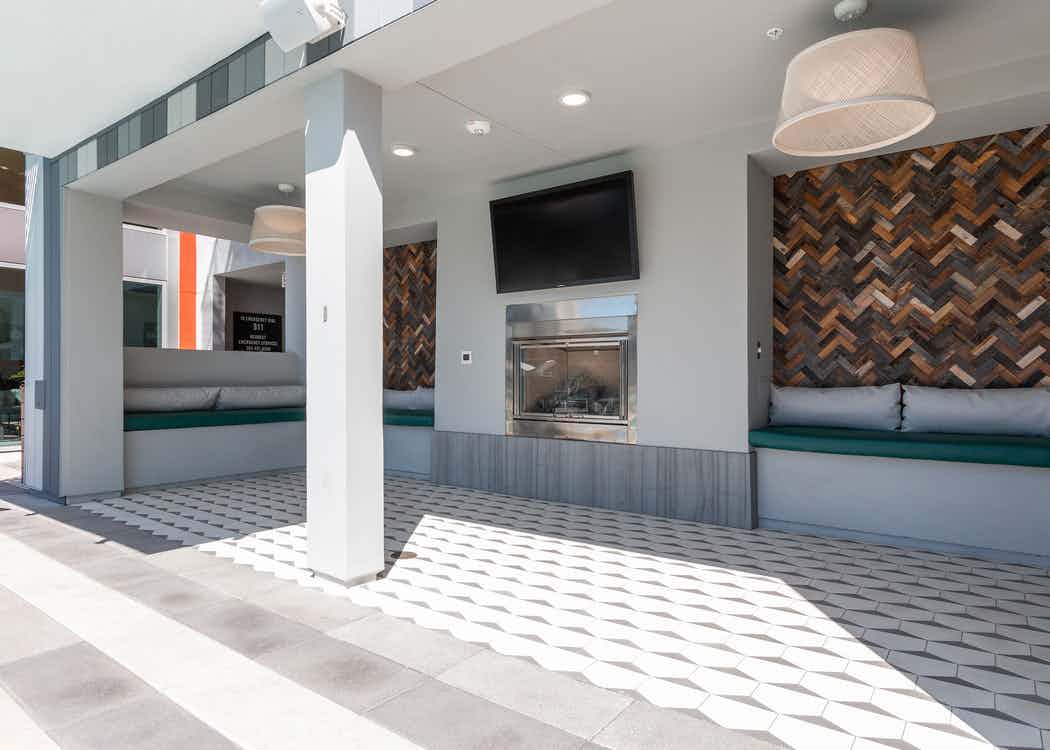 Luxury Apartments Long Beach Amenities AMLI Park Broadway