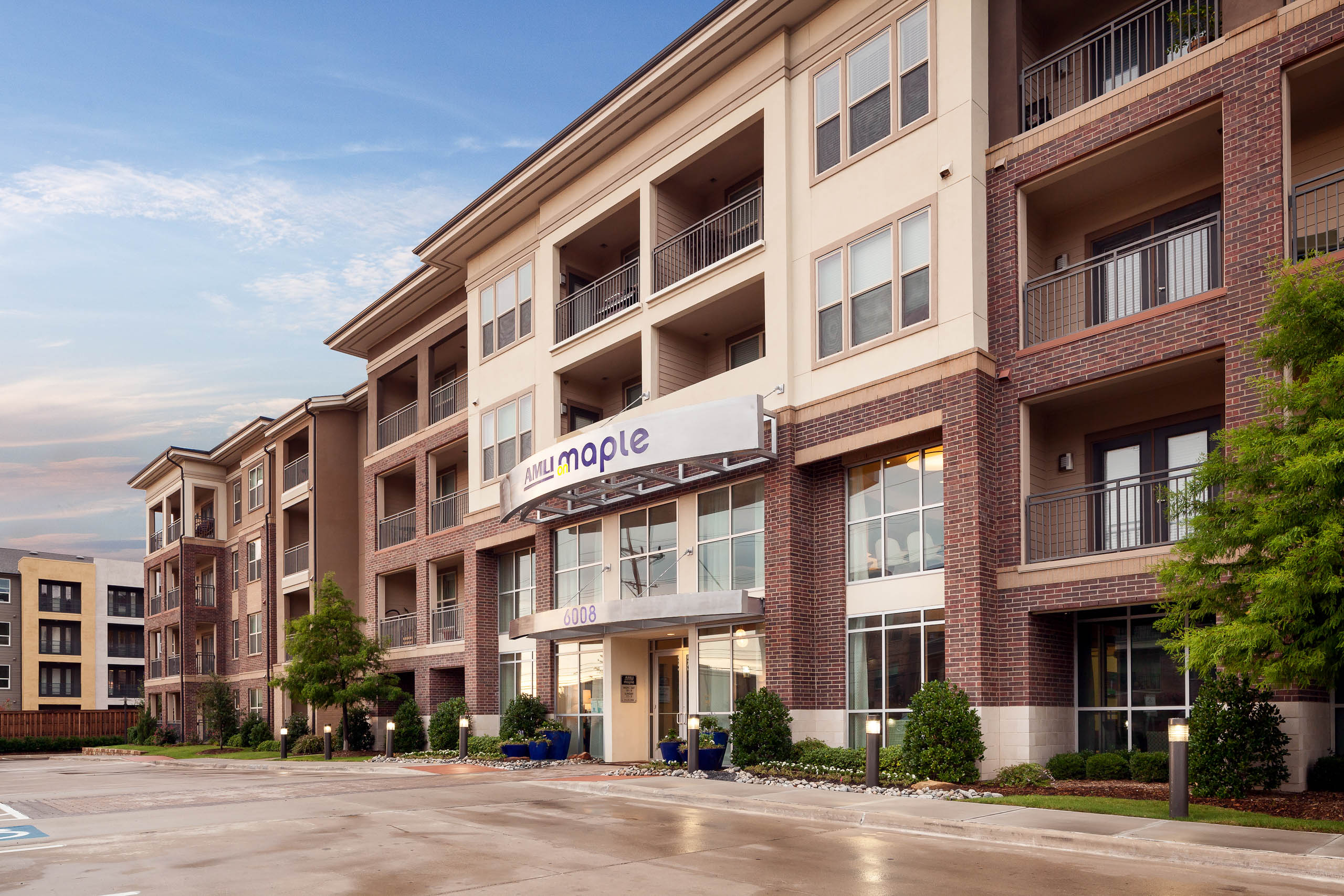 Medical District Apartments Dallas TX AMLI on Maple