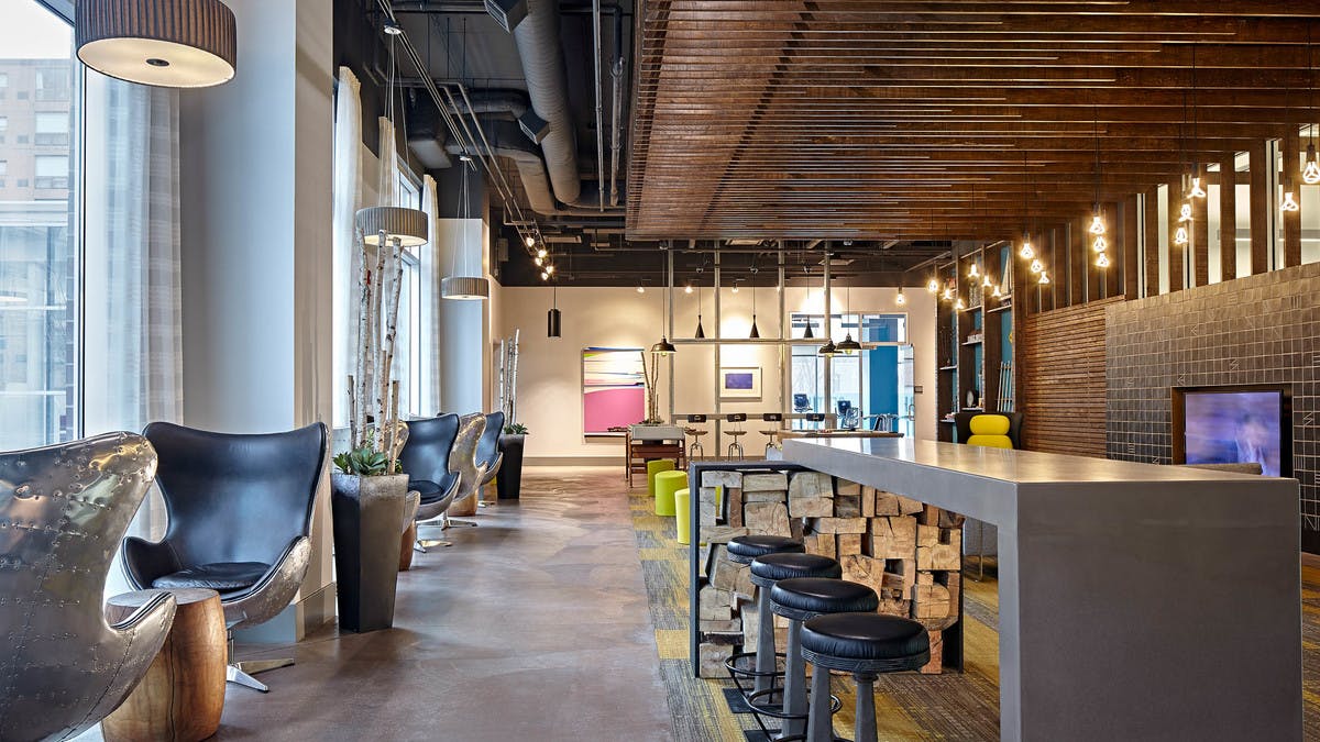 AMLI Apartment Lounge