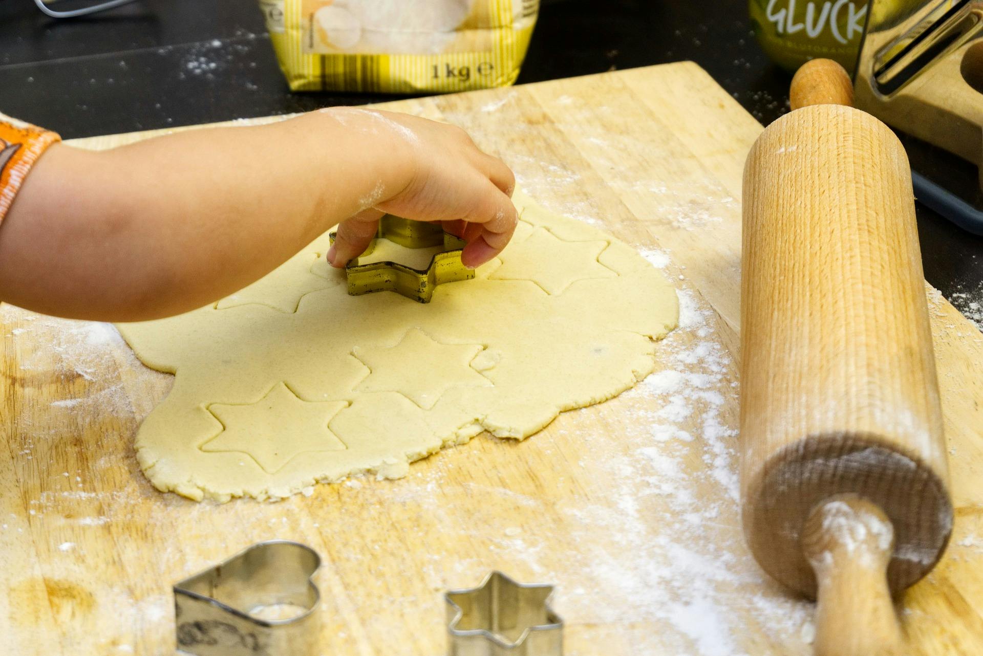 How to Decorate Cookies with Thinned Royal Icing