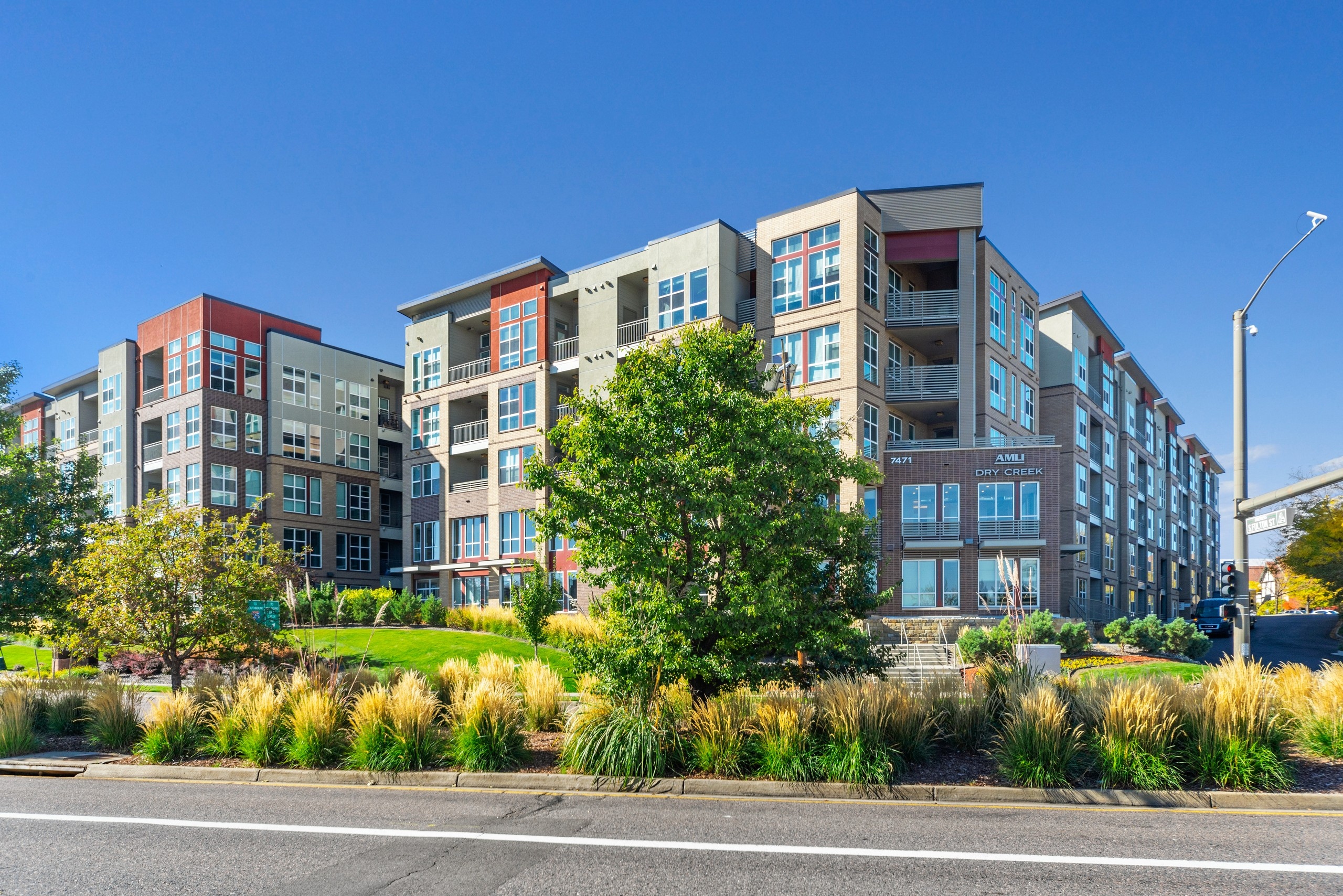 Centennial Apartments near Greenwood Village AMLI Dry Creek