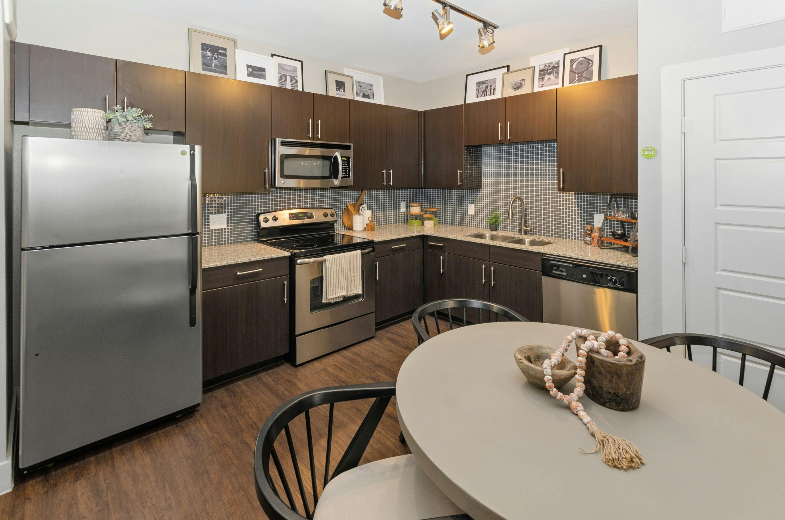 12 BR Apartments in Frisco, TX AMLI at the Ballpark