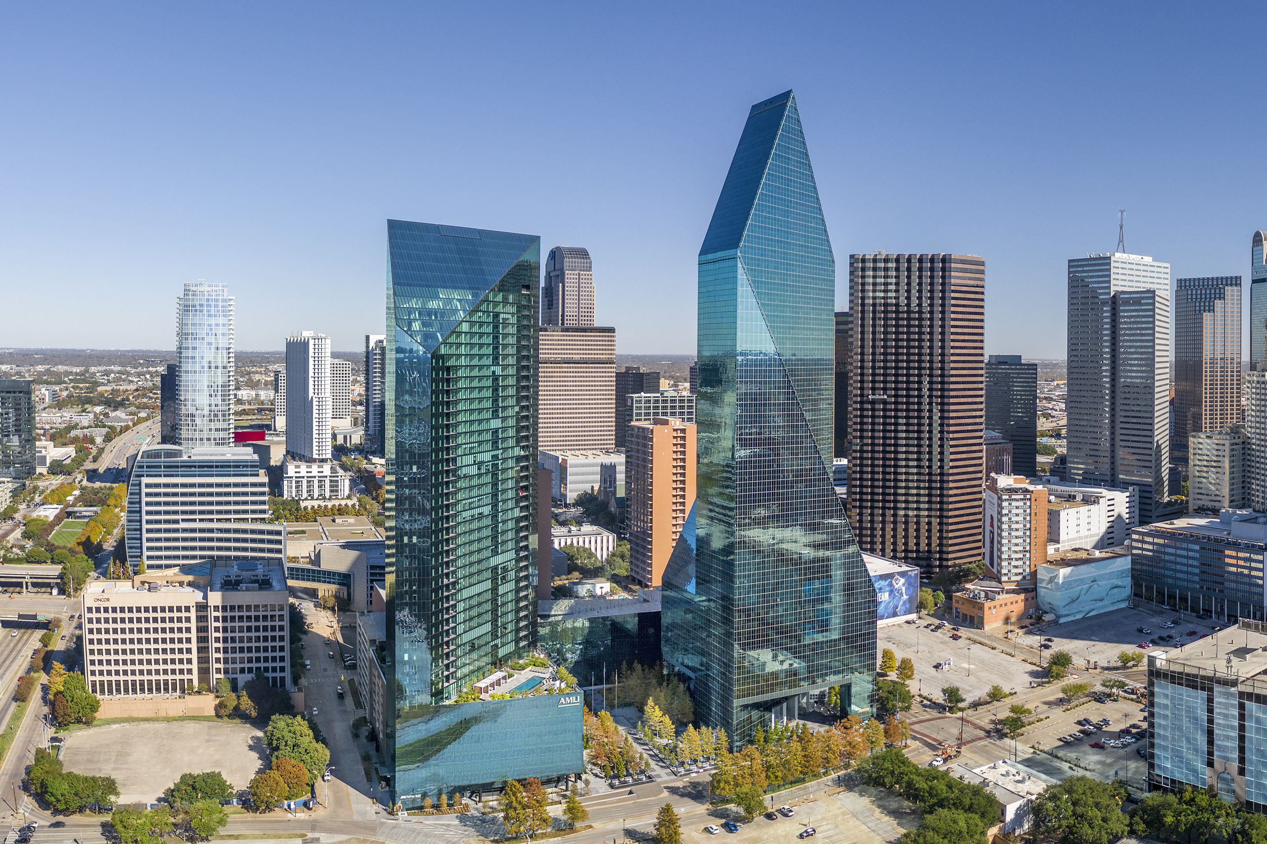 Dallas Arts District Apartments Downtown AMLI Fountain