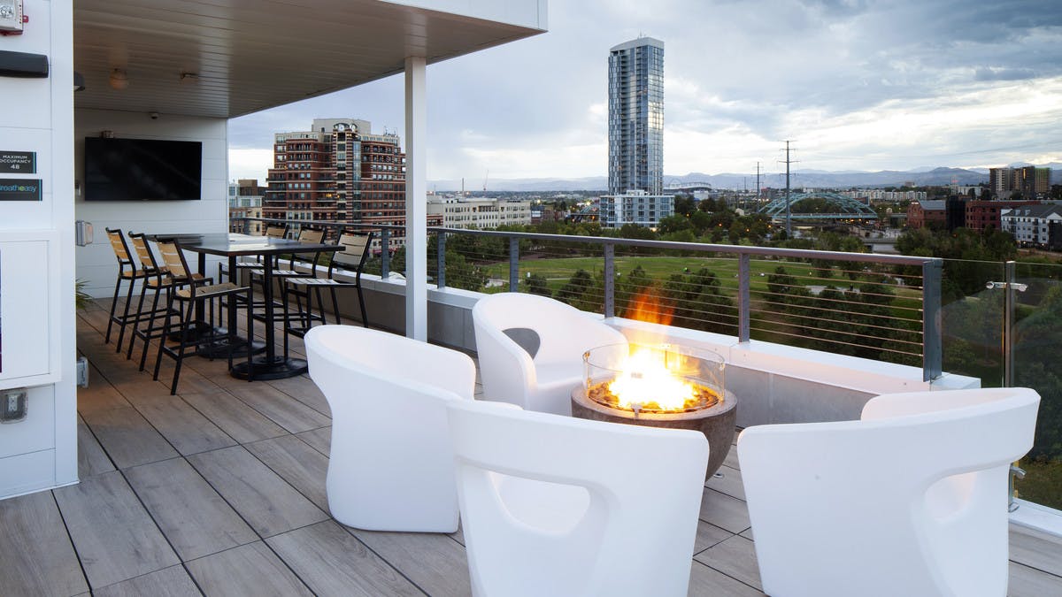 AMLI Apartment Lounge