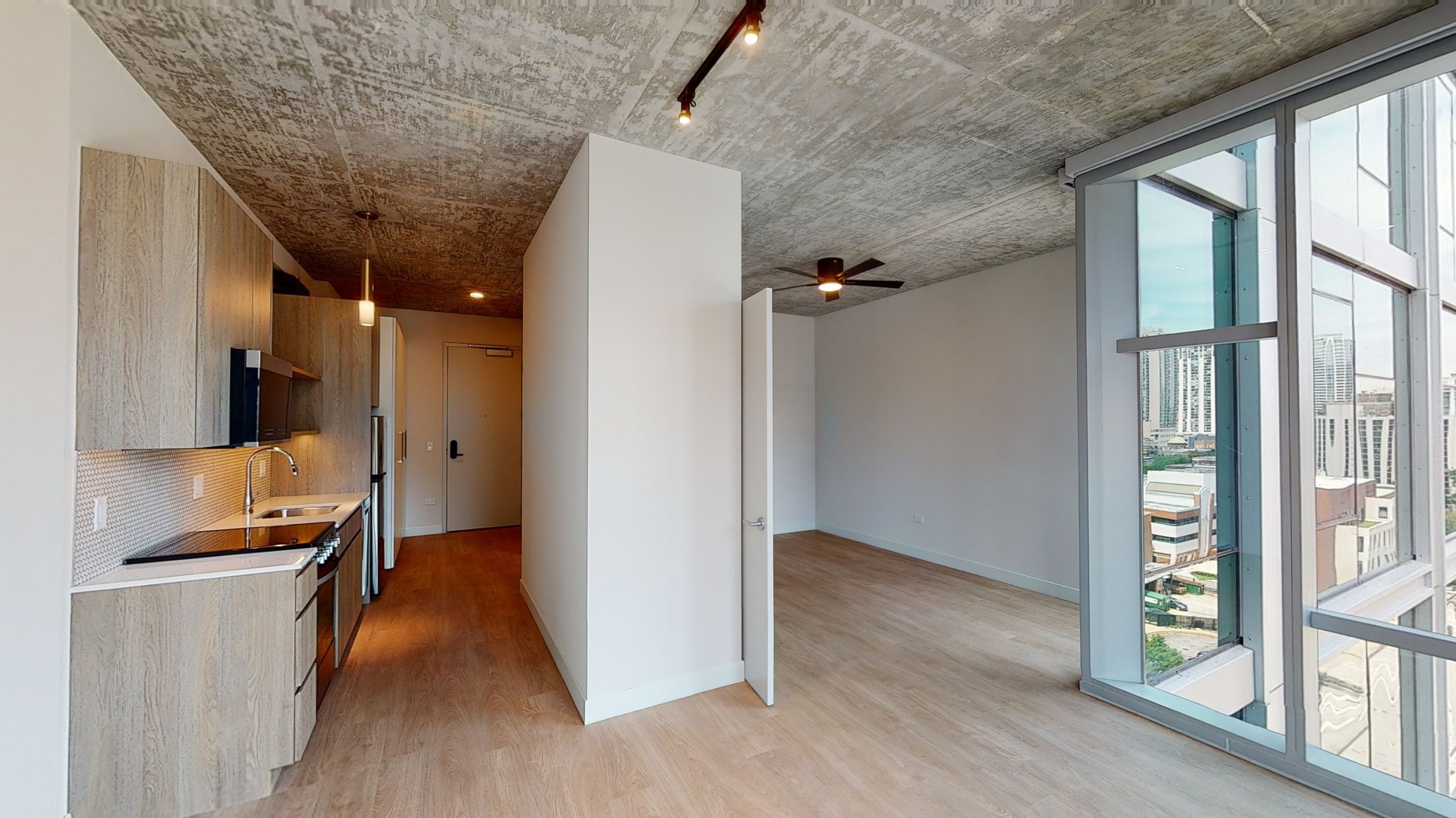 New Chicago Ave Apartments near River North | AMLI 808