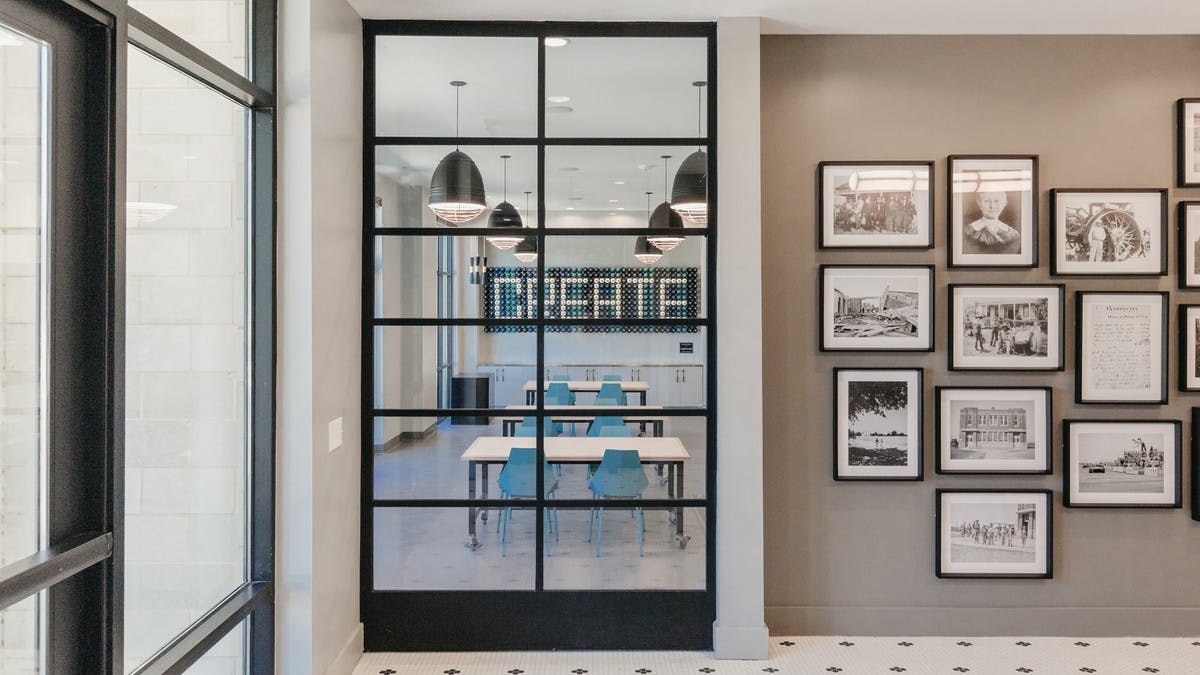 AMLI Apartment Lounge