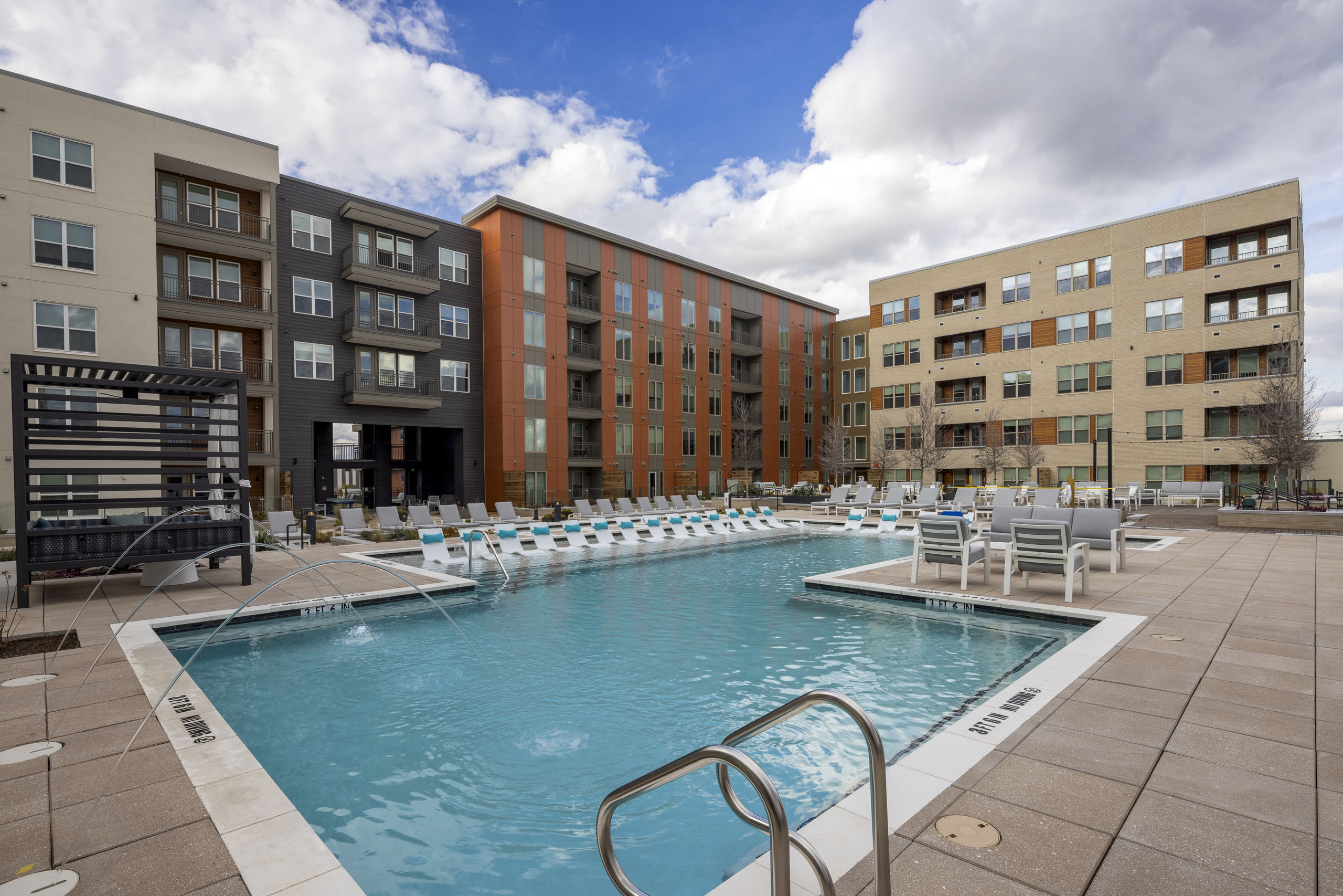 New Luxury Apartments in Mueller AMLI Branch Park