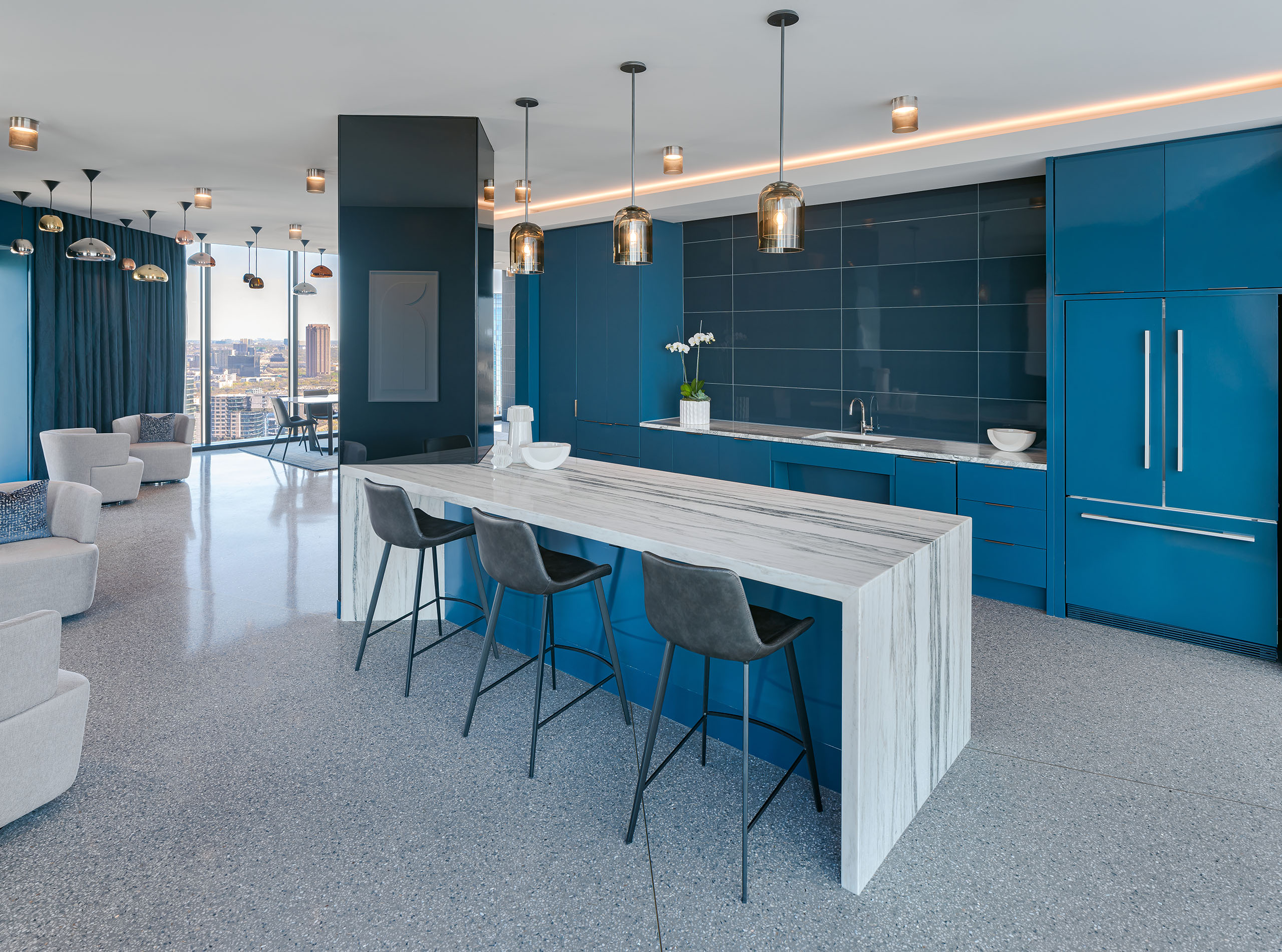 Luxury Apartments in Downtown Dallas AMLI Fountain Place