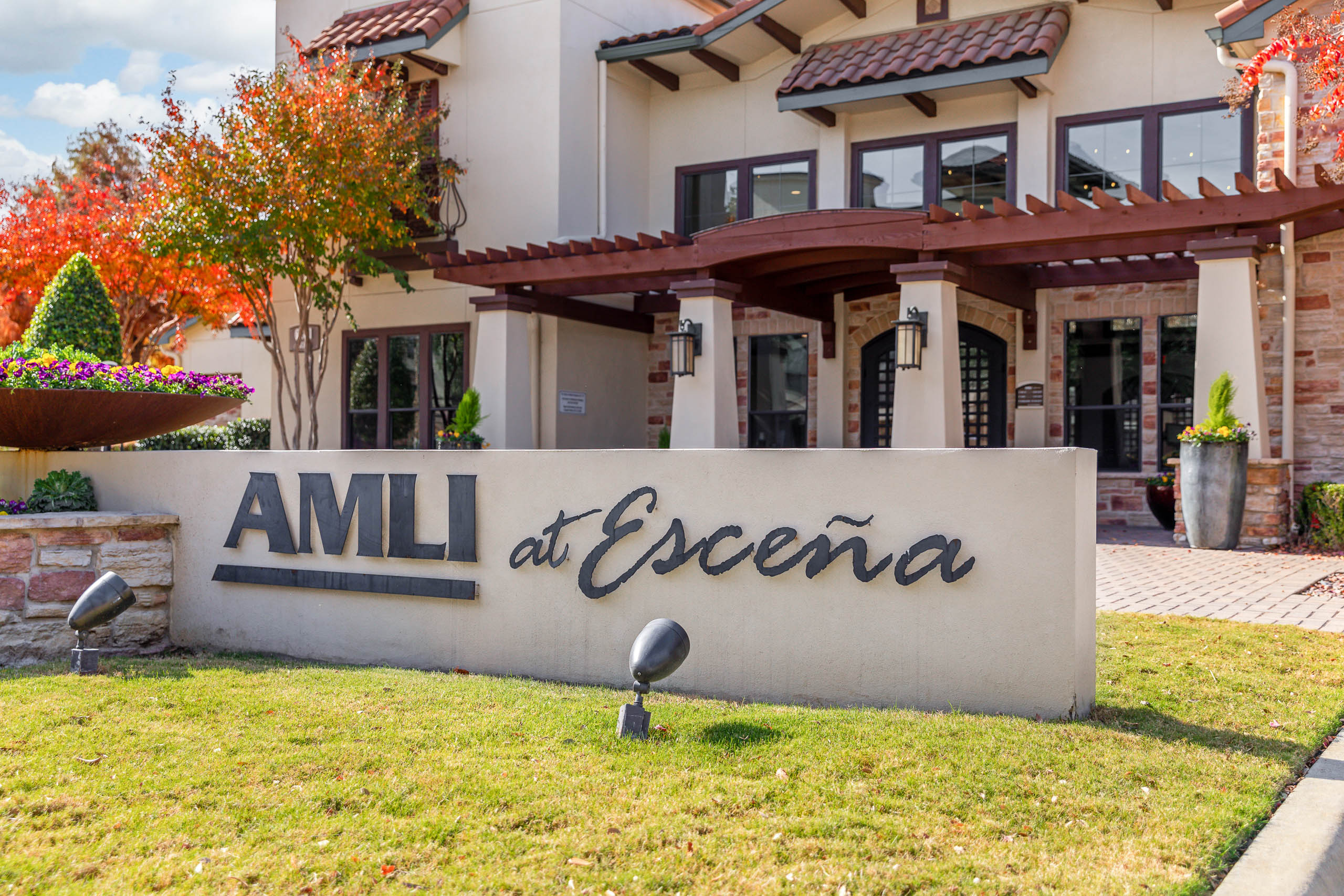 Las Colinas Apartments in Irving TX AMLI at Escena