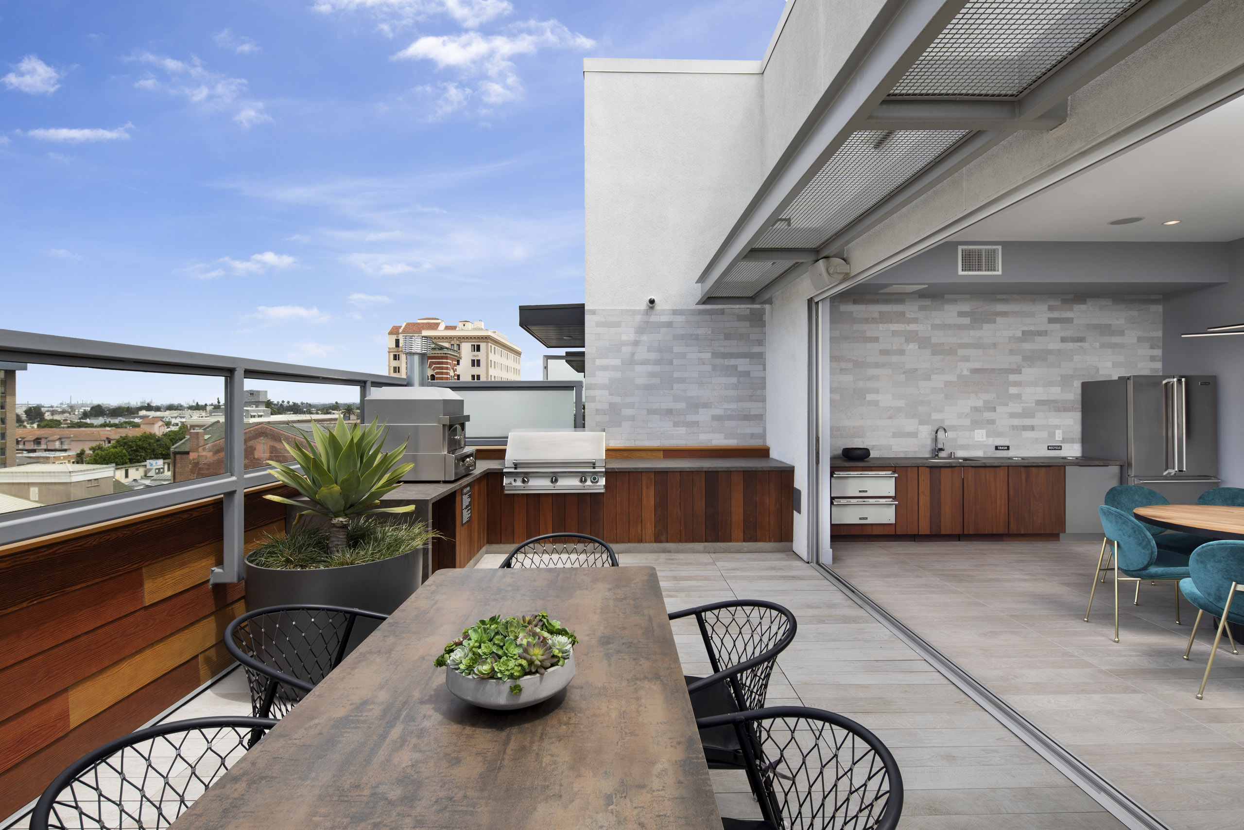 AMLI Park Broadway | Luxury Apartments in Long Beach CA