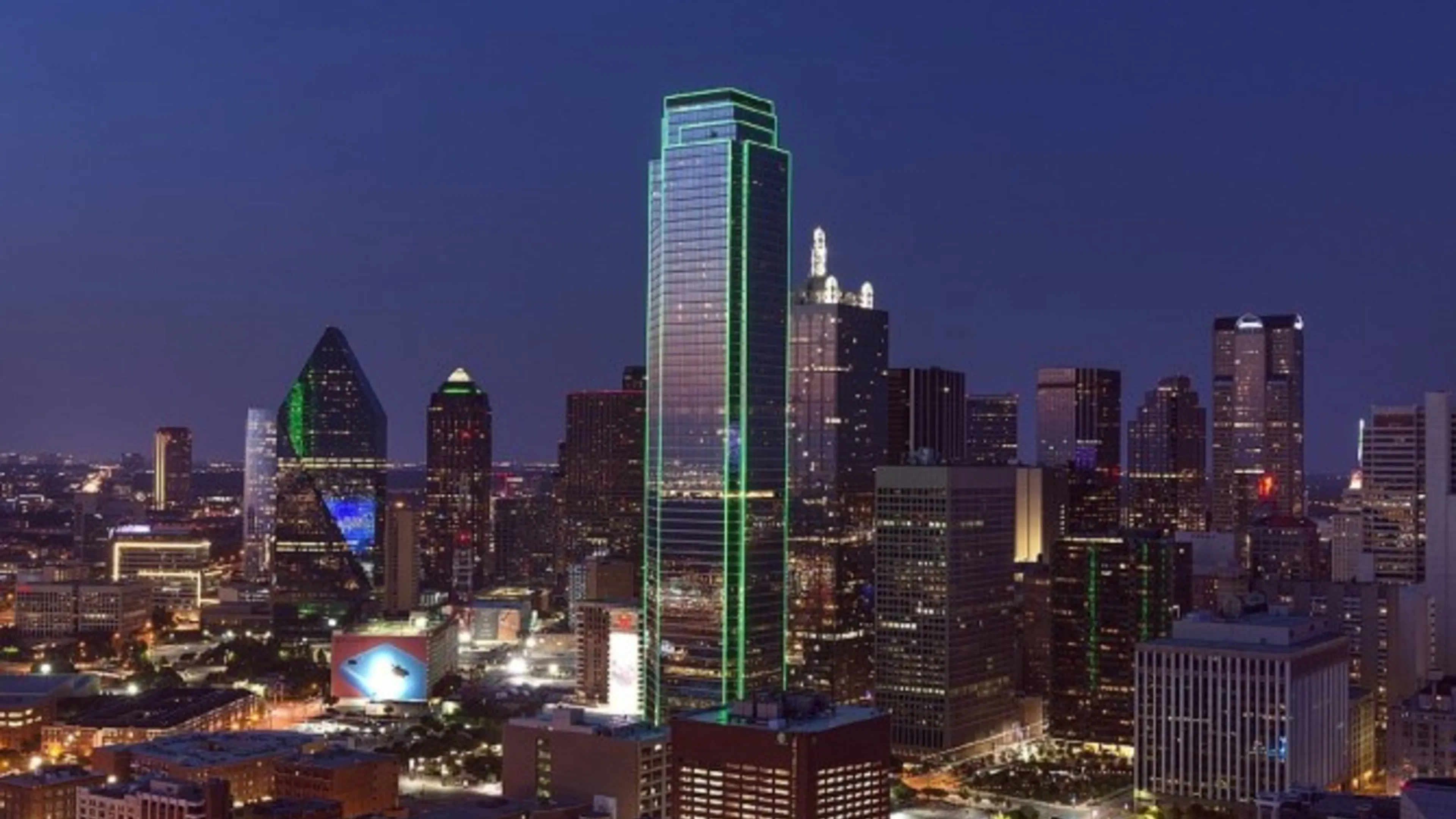 Find the best rooftop bars and restaurants in Dallas.