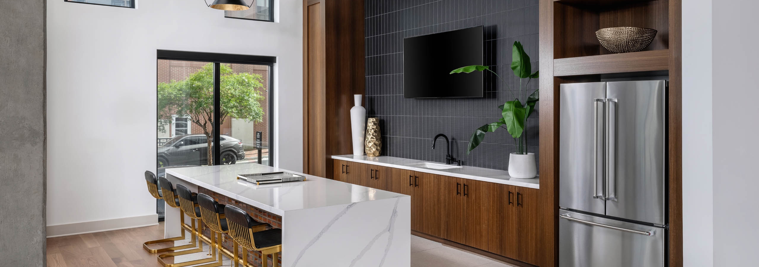 Clubroom bar area with white marble countertop at AMLI Atlantic Station.