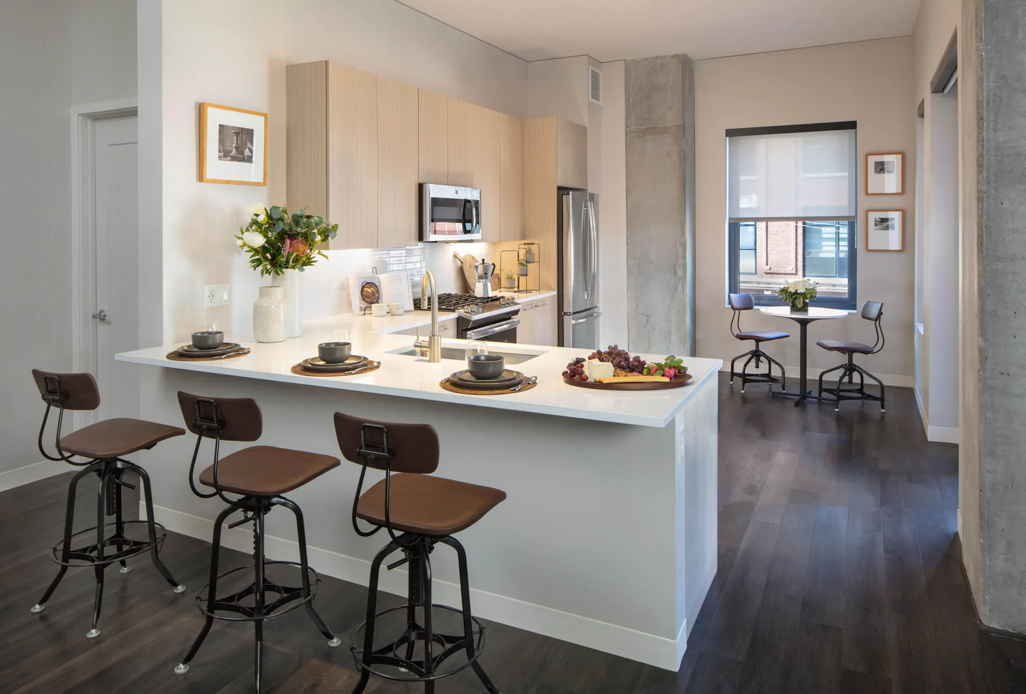 Studio & 1-2 Bedroom West Loop Apartments | AMLI West Loop