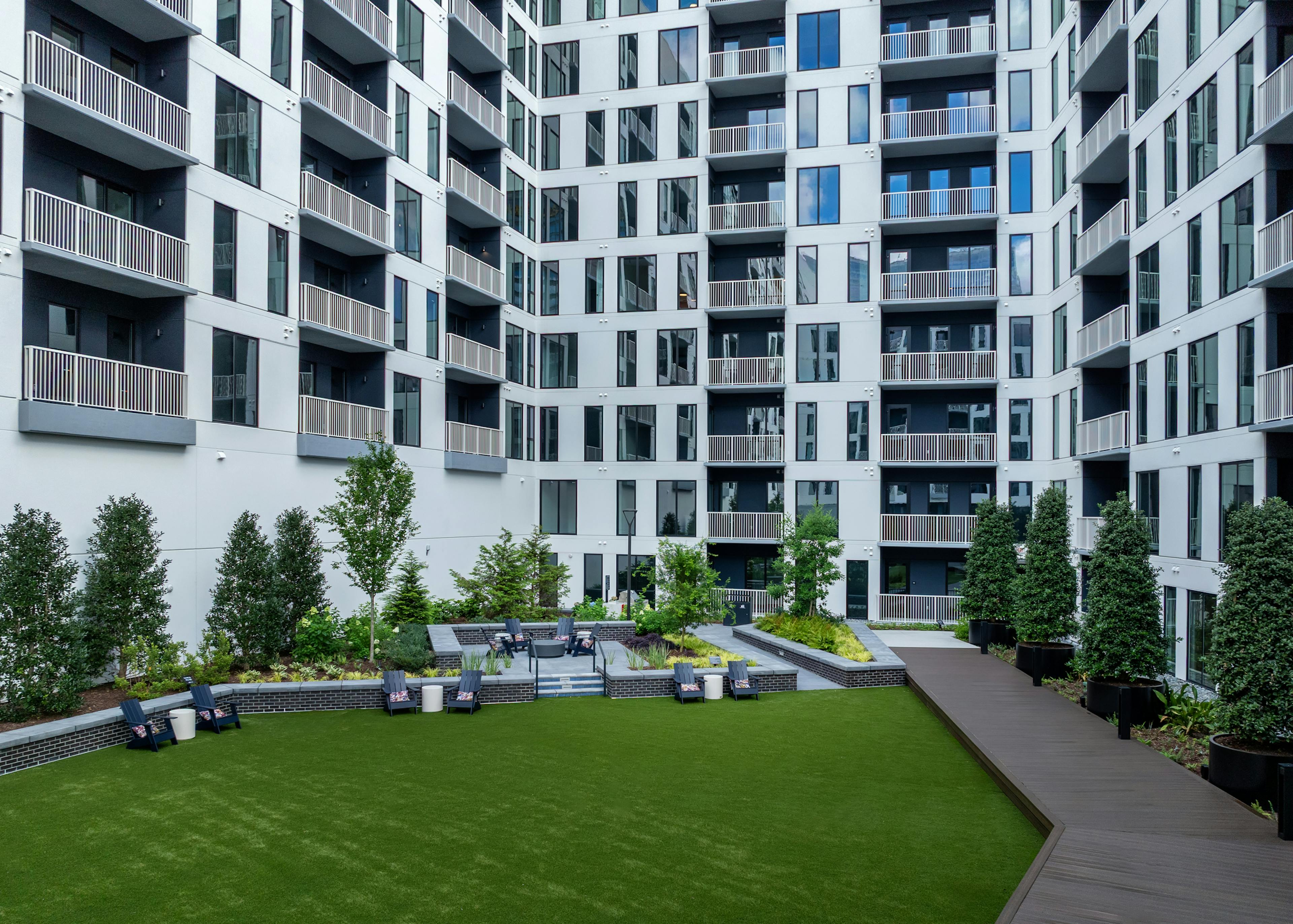 Large courtyard green space with lounge seating and landscaping at AMLI Atlantic Station